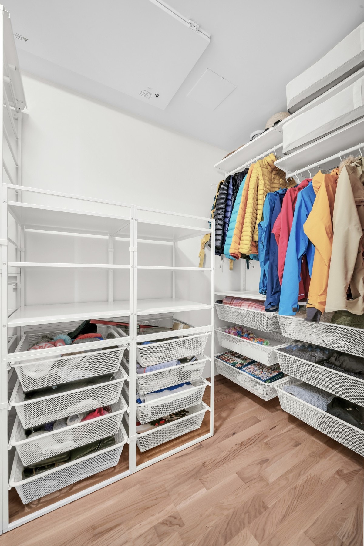 Boden er på ca. 3 kvm og benyttes i dag som walk in-closet. Galleribilde