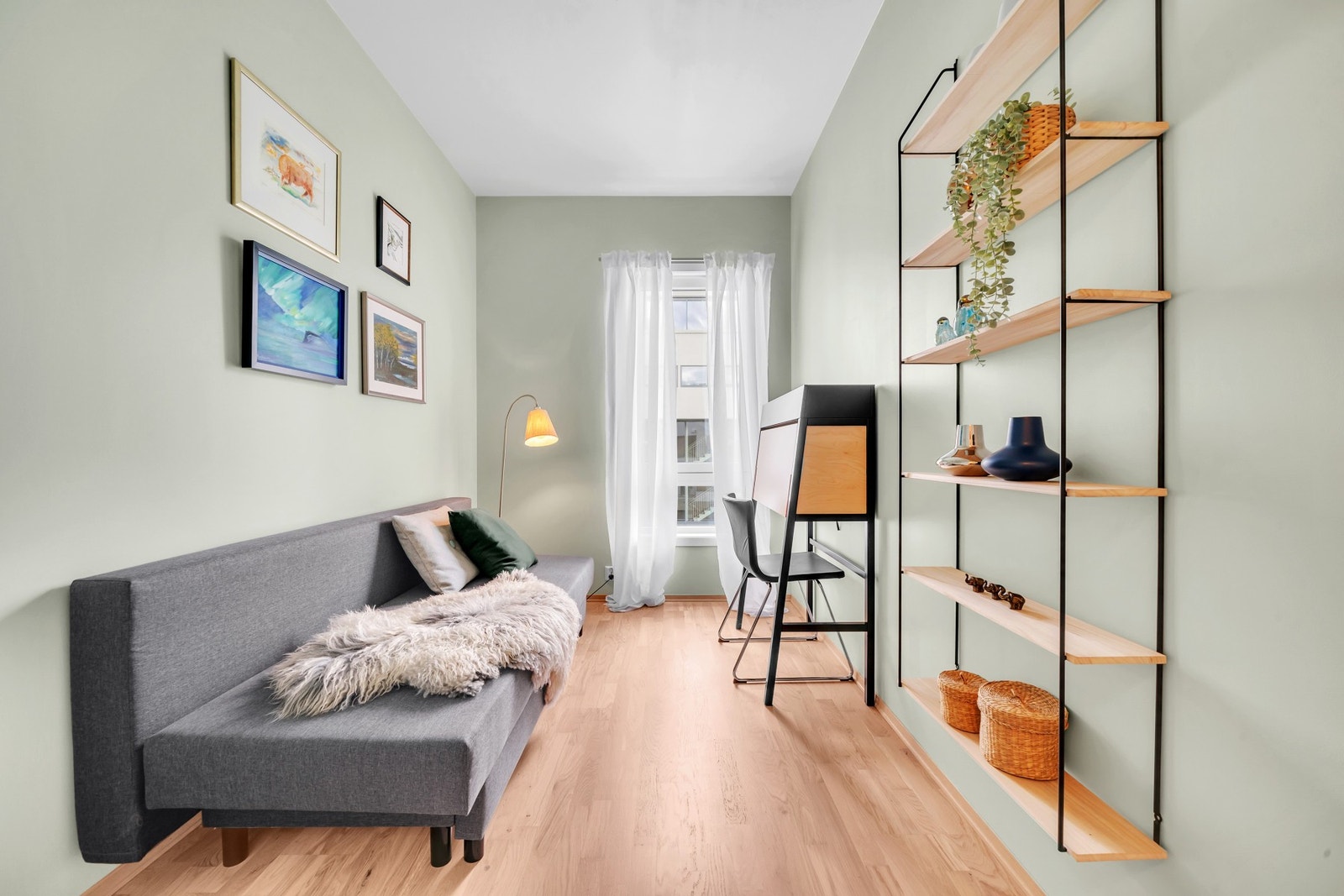 Soverom 2 er på ca. 7 kvm. Galleribilde