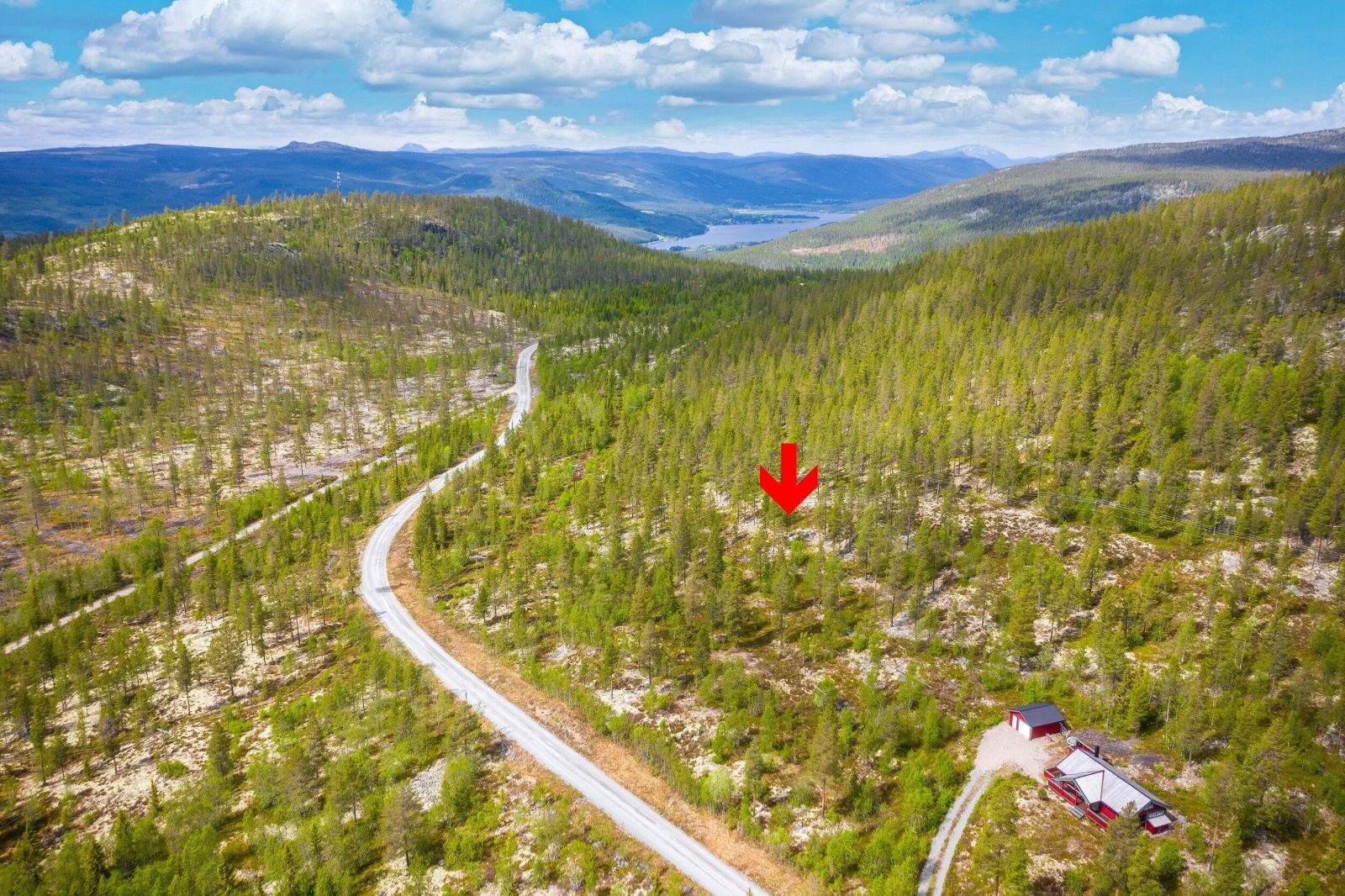 Velkommen til Renåfjellveien 294, presentert av Hans Petter Carlsson eiendomsmegler MNEF! Galleribilde