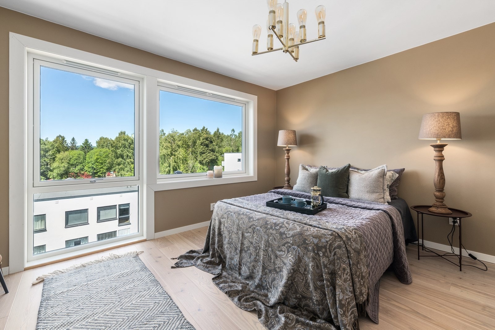 Leiligheten inneholder 2 soverom. Hovedsoverommet har god plass til dobbeltseng, garderobe og nattbord. Galleribilde