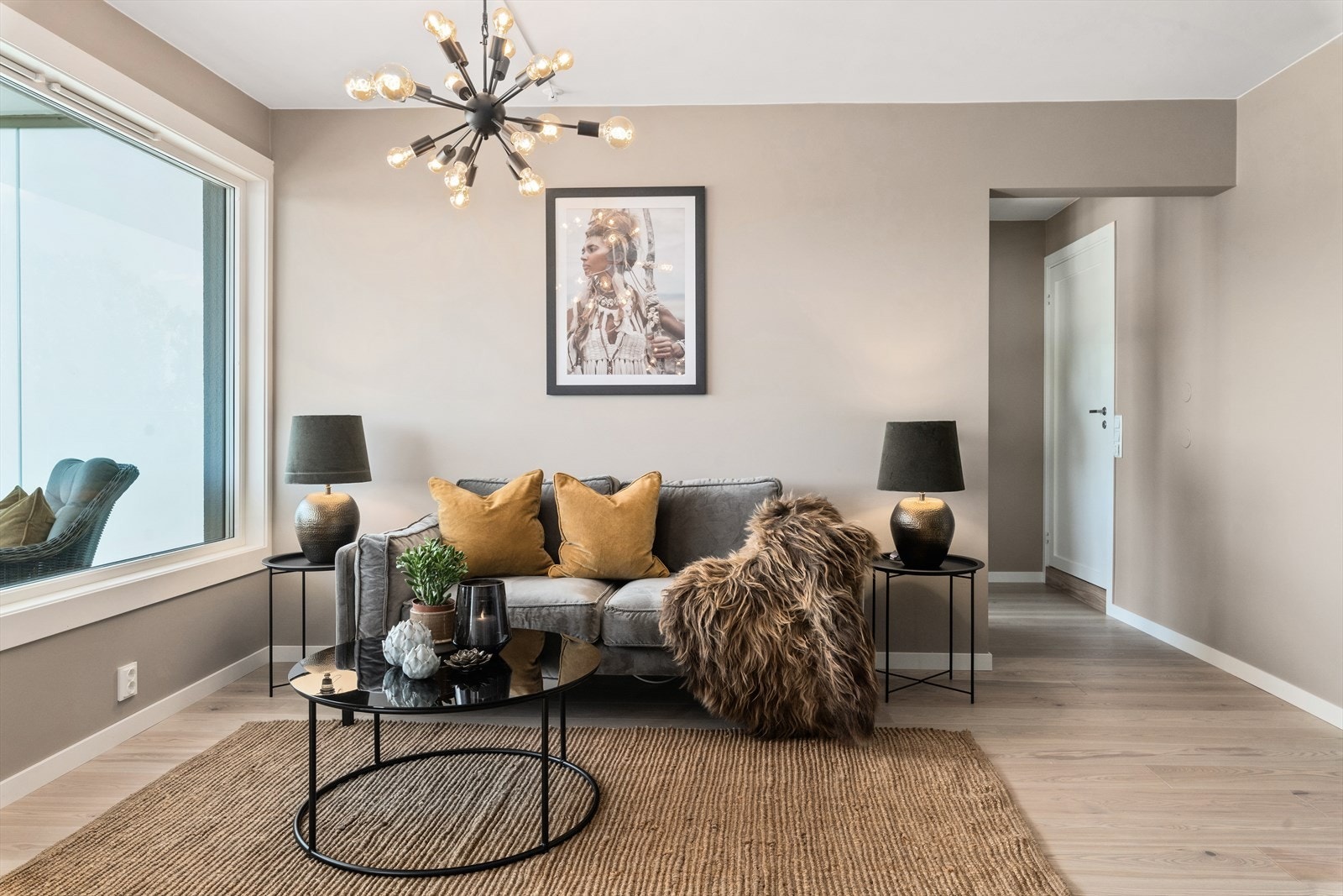 Flott 1-stavs eikeparkett og glatte flater i hele leiligheten. Galleribilde