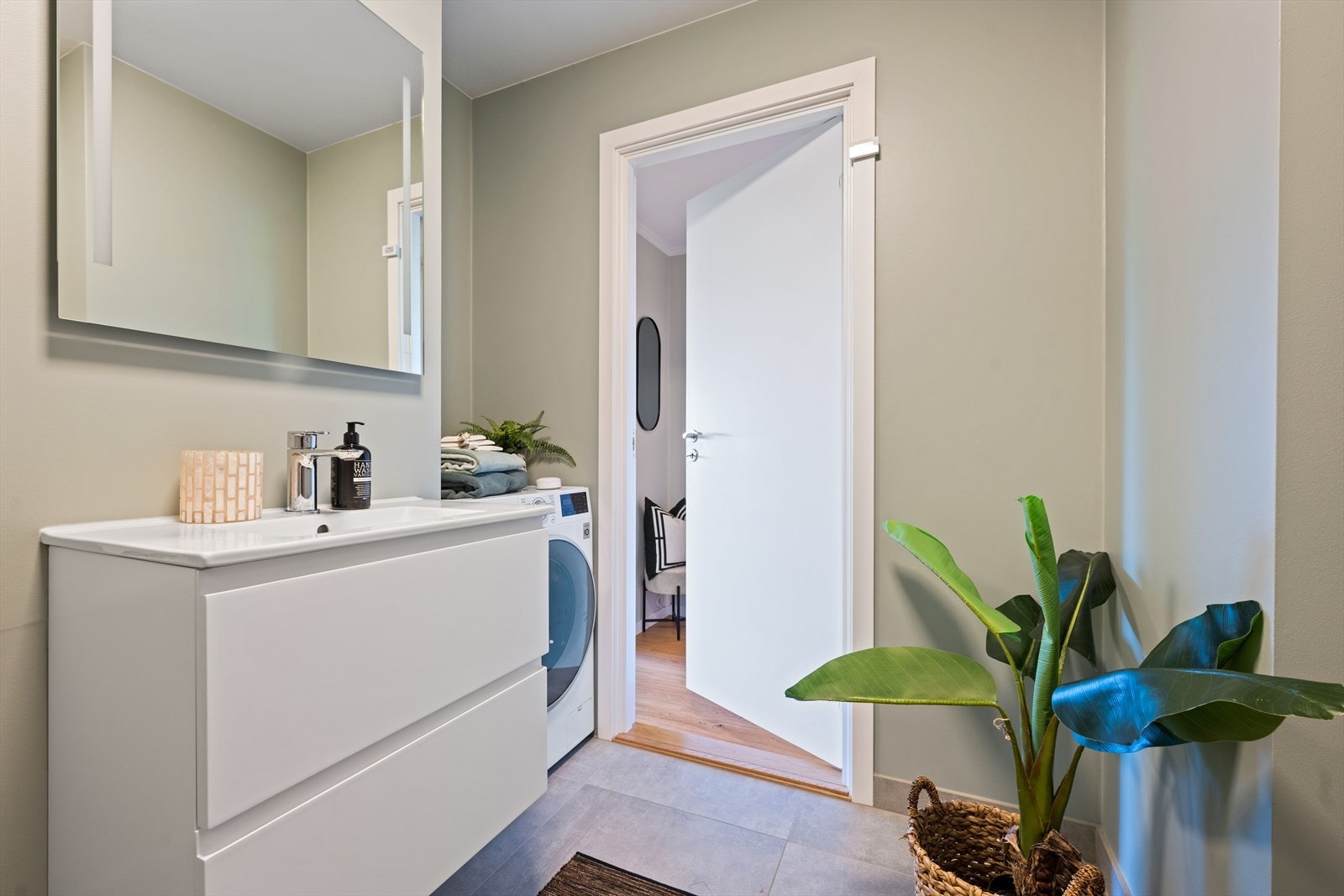 God plass til vaskemaskin på baderommet. Galleribilde