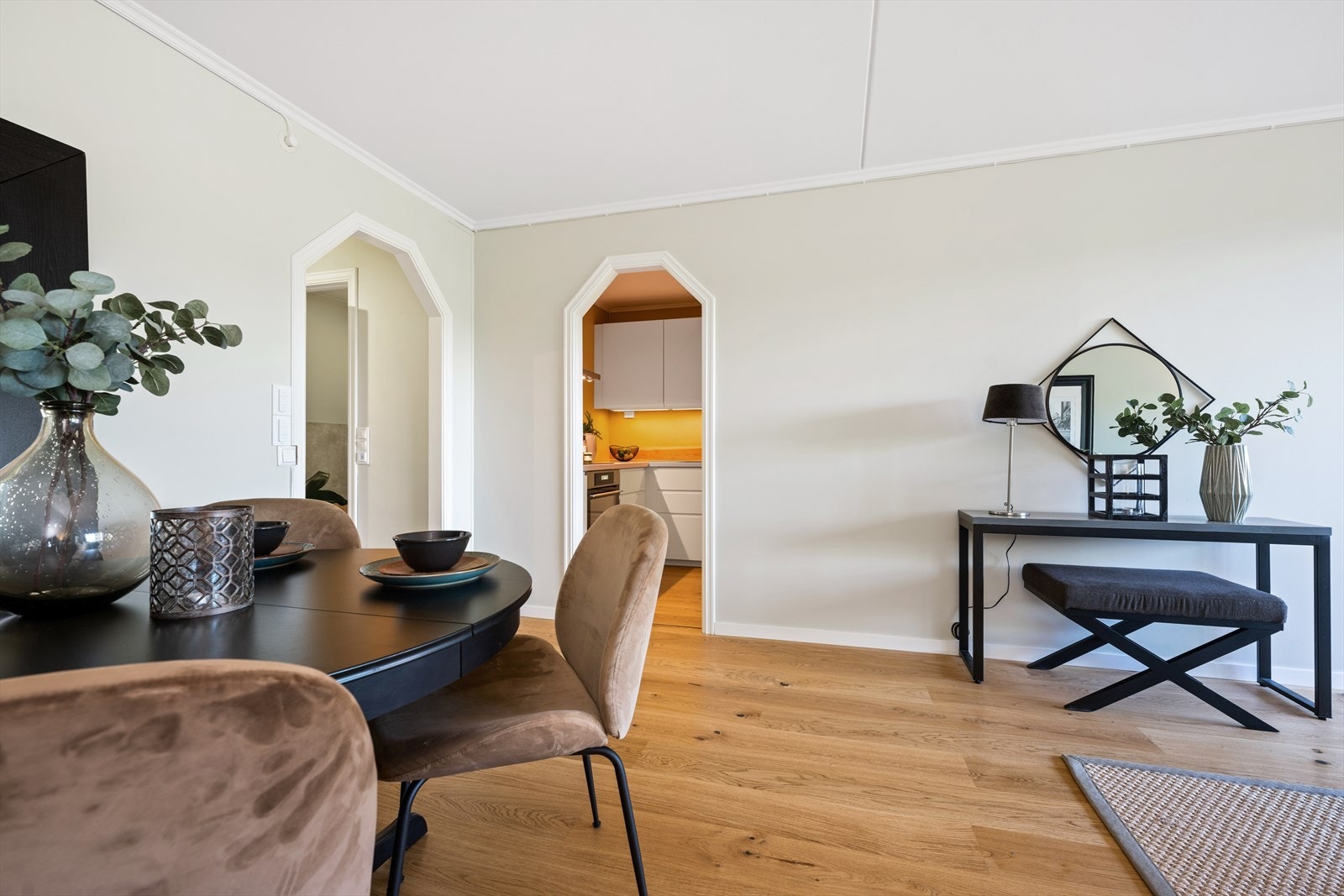 God plass til spisebord i stuen. Galleribilde