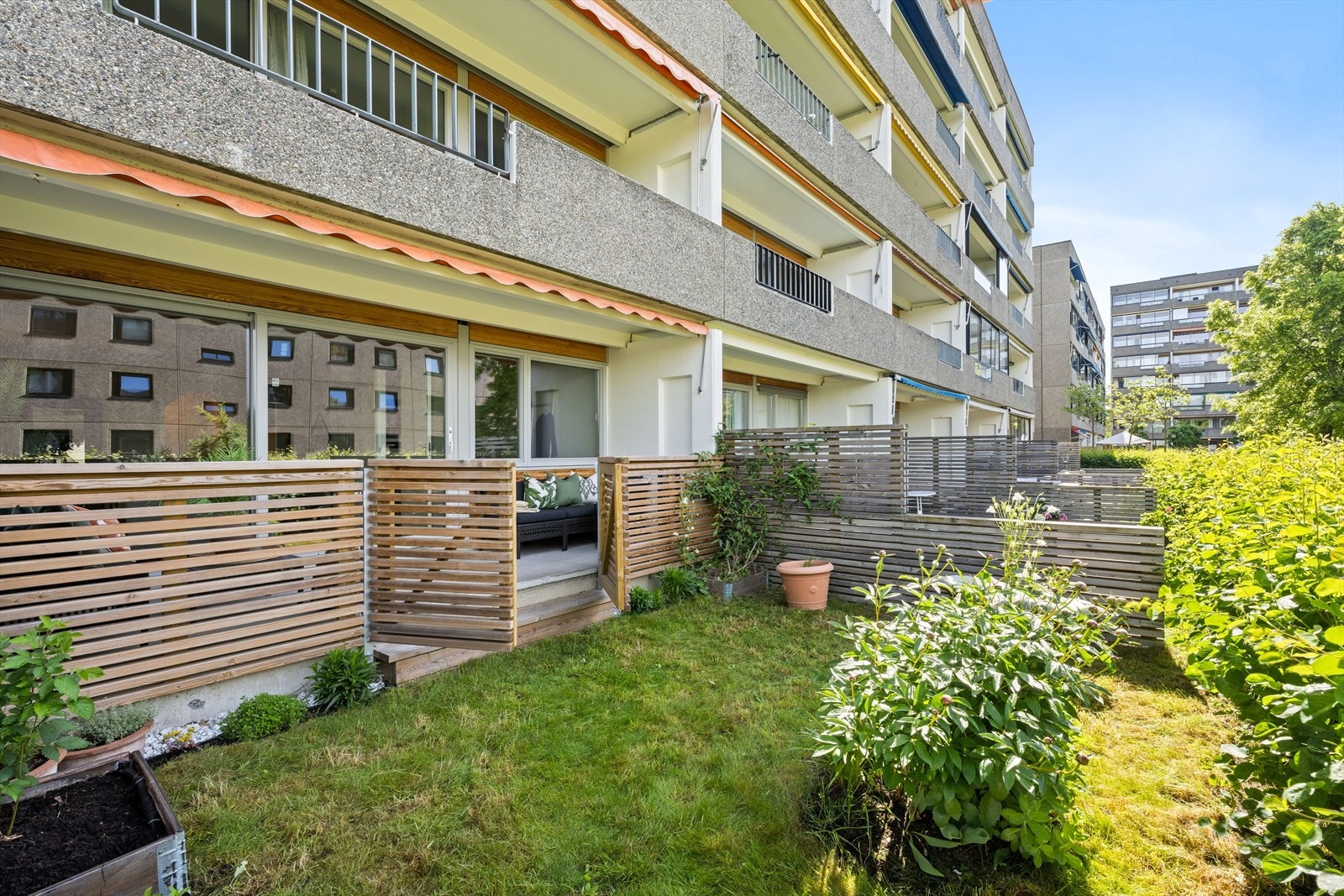 Fra hagen har man direkte adkomst til Mærradalen, med flotte områder for store og små. Galleribilde