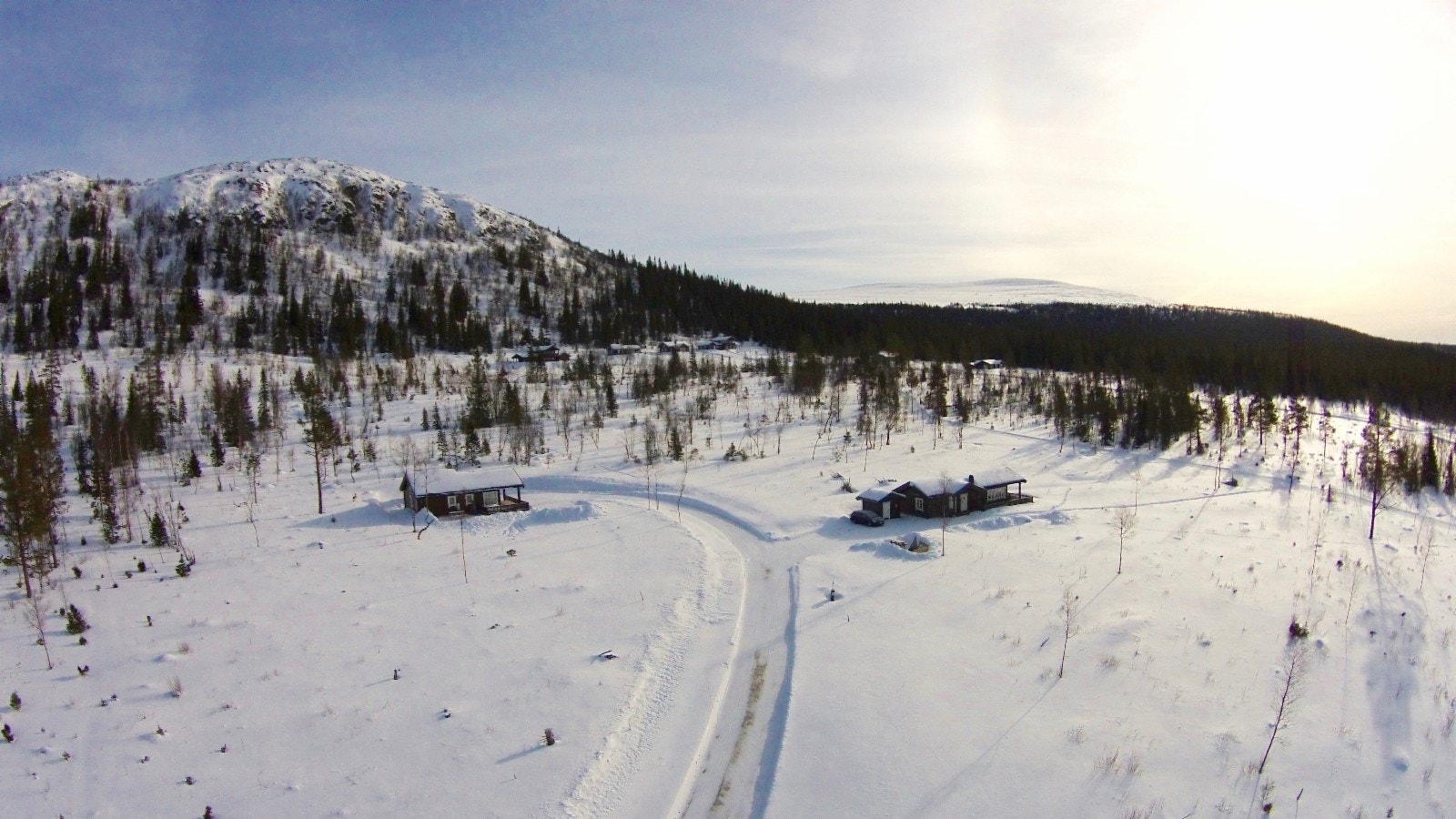 Dronebilde fra øverste del av hyttefeltet, sett mot øst. Galleribilde