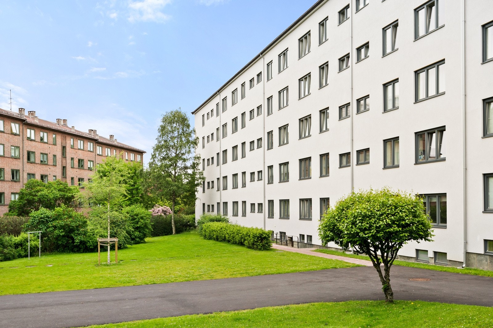 Den idylliske bakgården oppleves som en oase av borettslagets beboere. Galleribilde