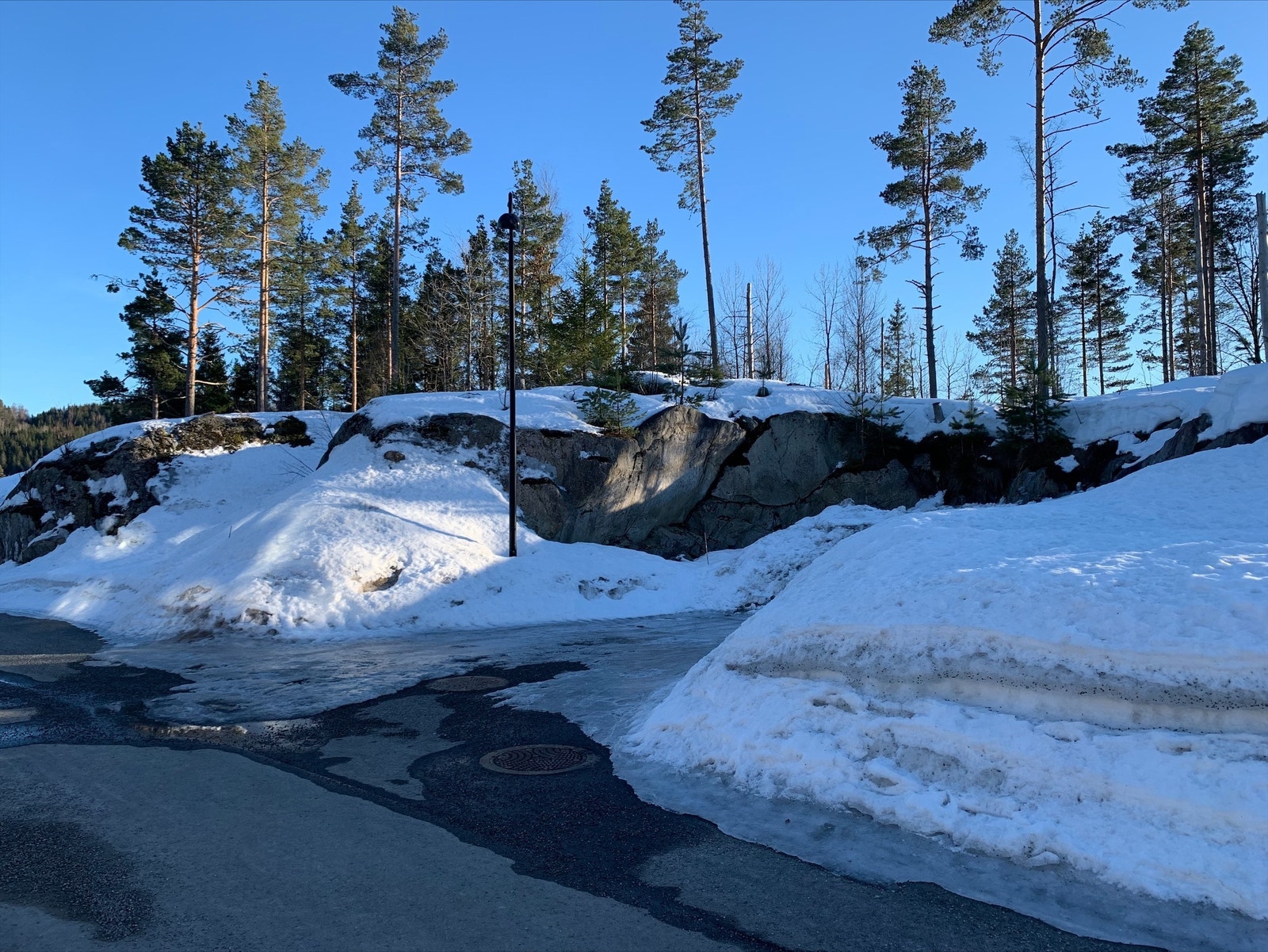 Mot området Galleribilde