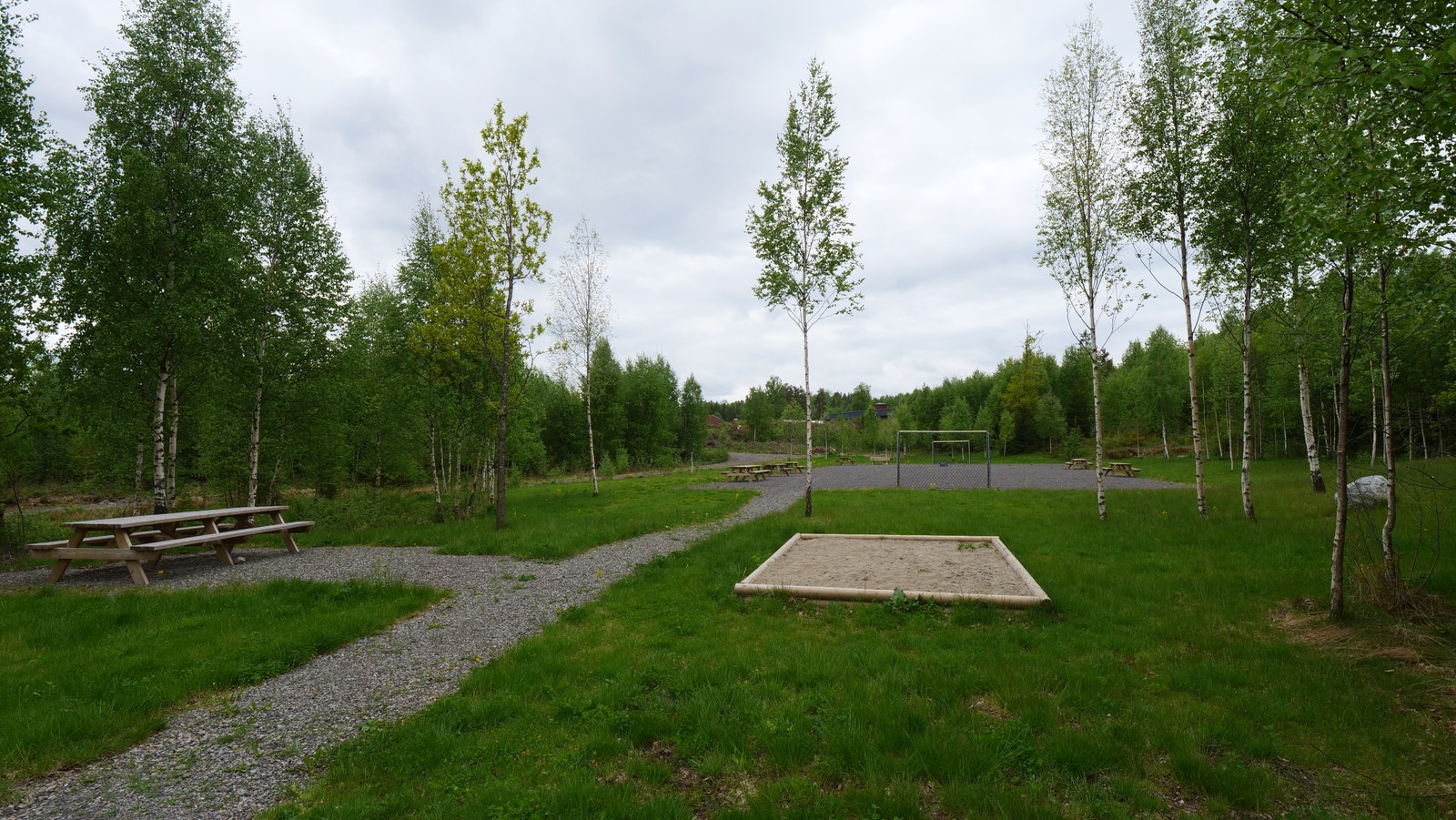 Fotballbane og lekeplass på feltet Galleribilde