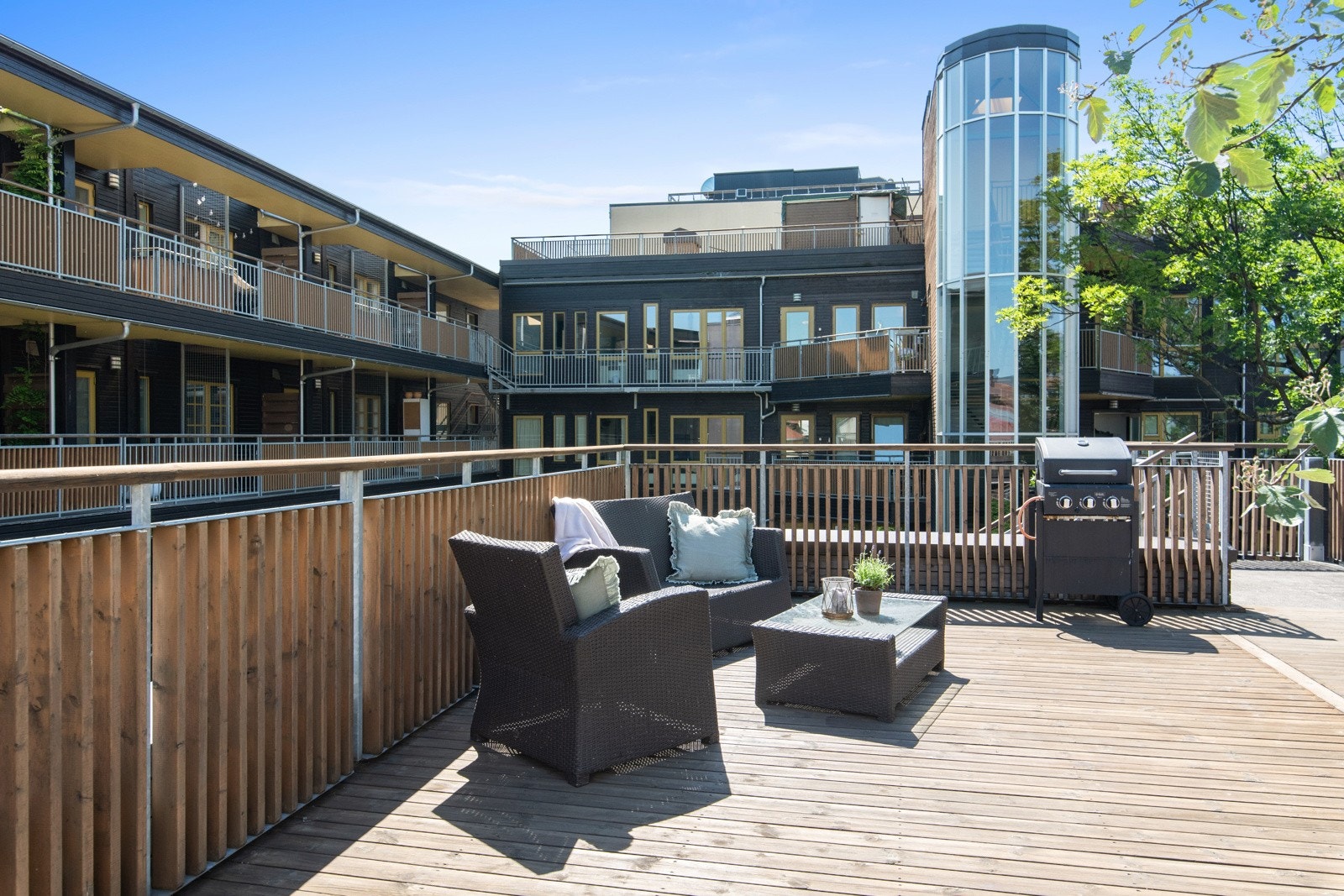 Til glede for bebeoerne har sameiet en felles takterrasse med sol fra morgen til kveld. Galleribilde