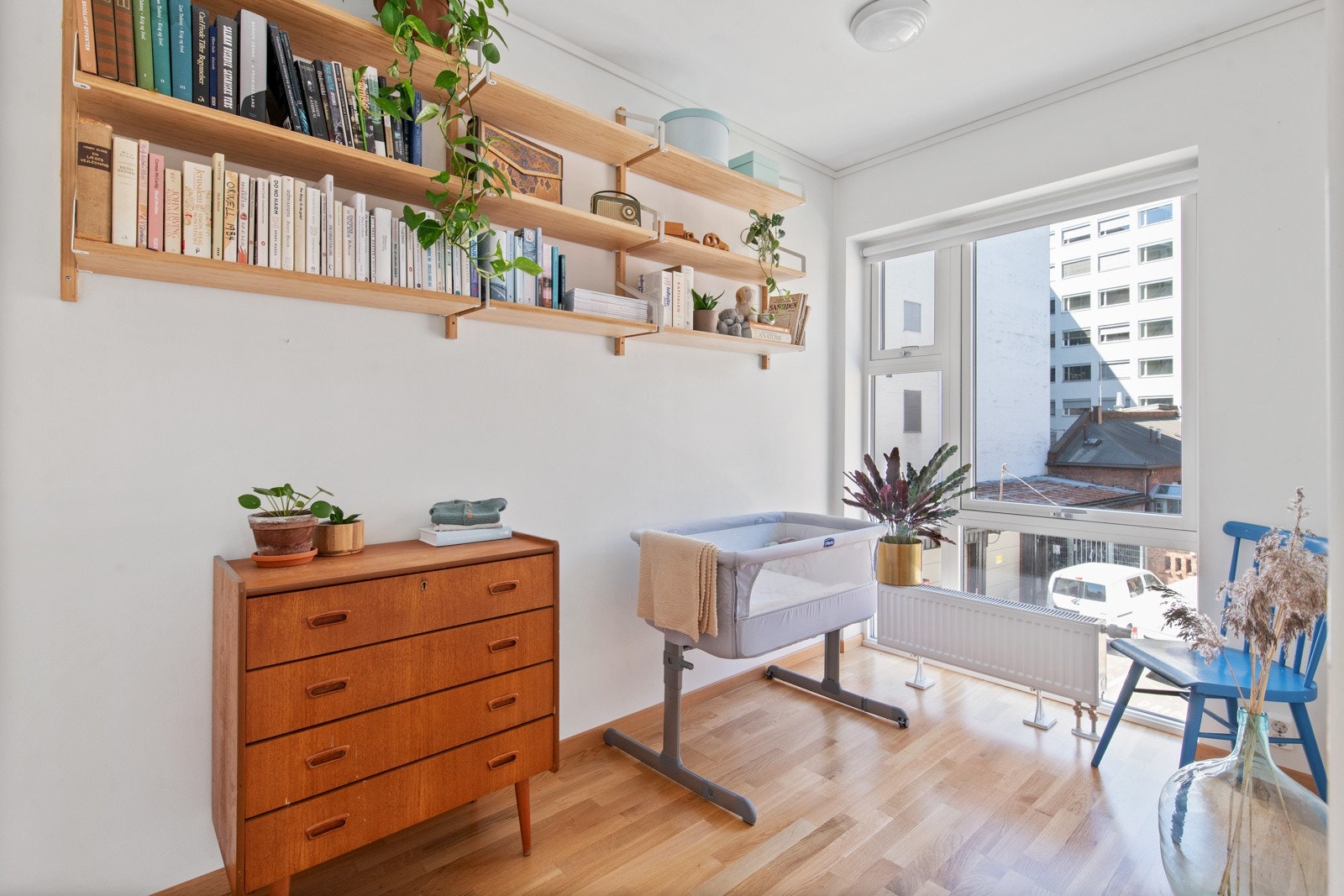 Det andre soverommet har plass til seng, nattbord og øvrig møblement. Galleribilde