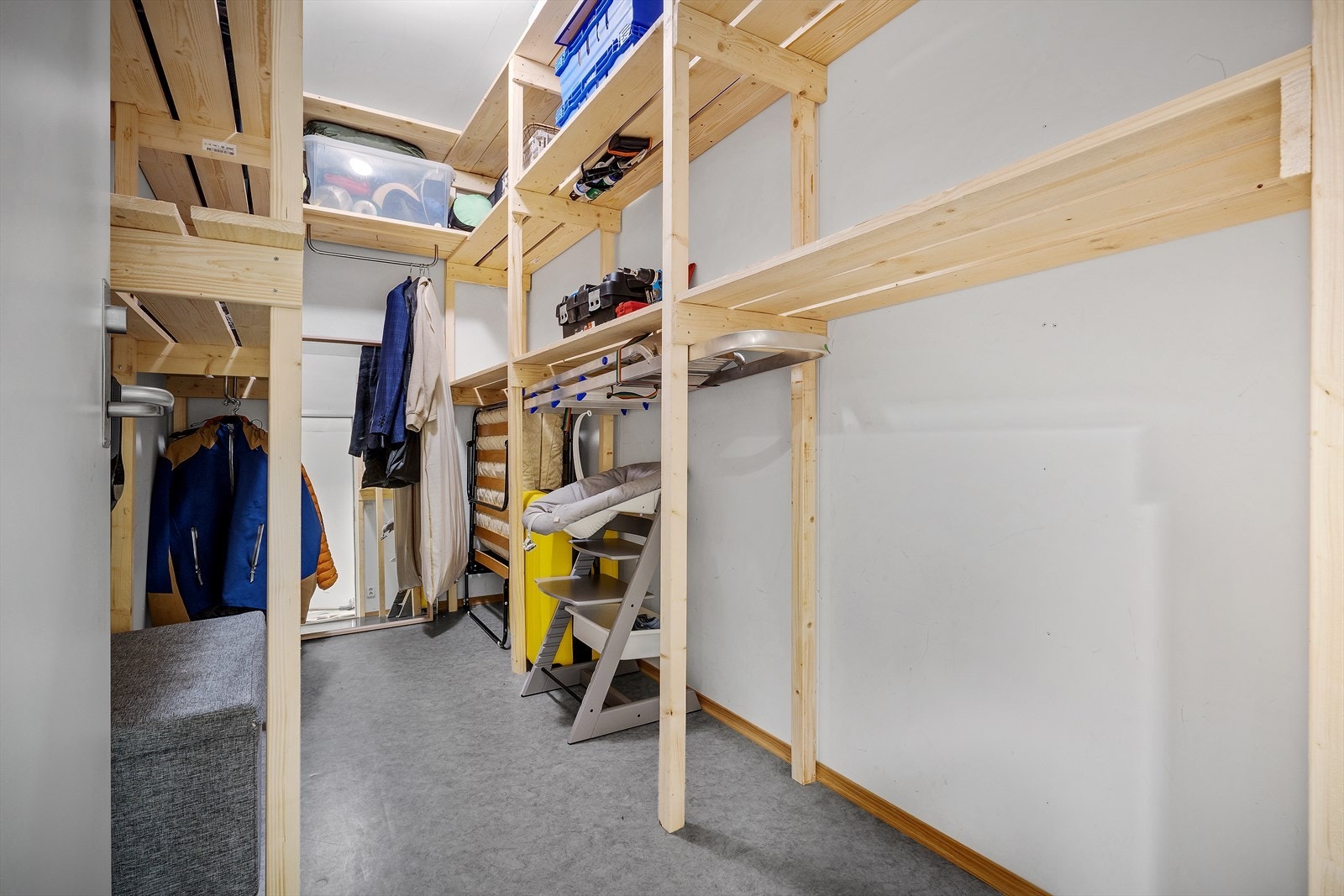 - Leiligheten har en bod i fellesareal på 6,1 m² med god oppbevaringsplass - Galleribilde