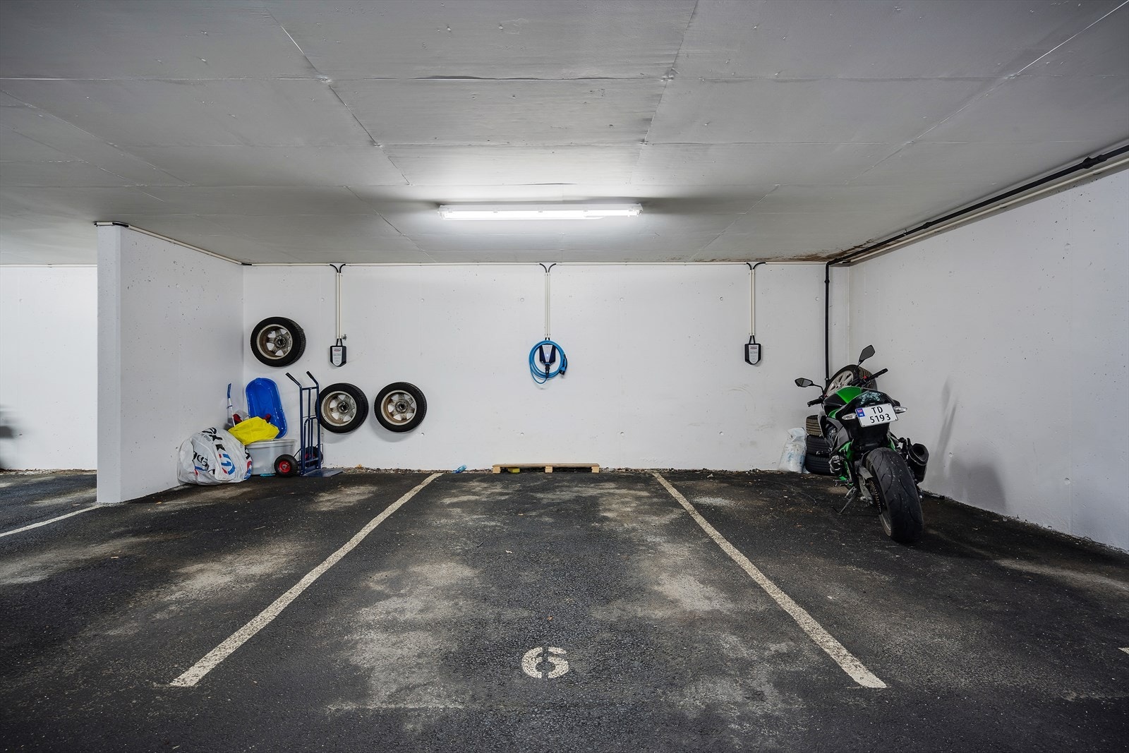 - Fast parkeringsplass i garasjeanlegget med elbillader - Galleribilde
