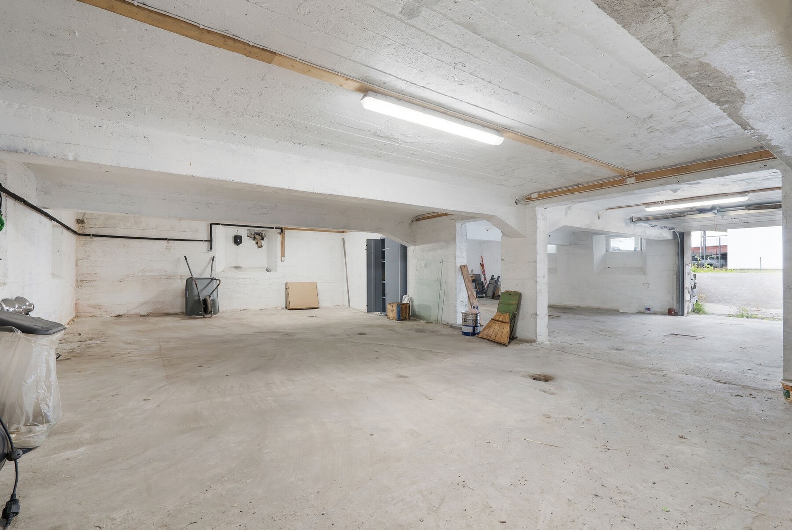 Garasjeplass i kjelleretasje Galleribilde