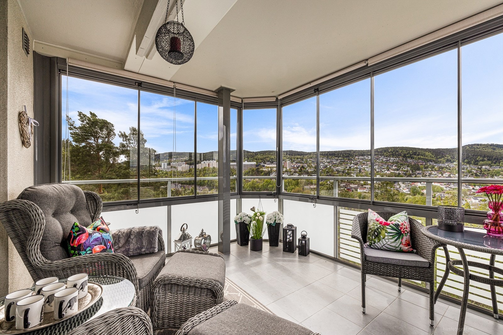 Balkong med lang solgang Galleribilde