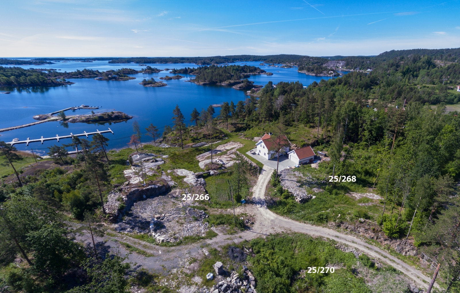 Boligtomteområdet har fantastisk sydvendt beliggenhet midt i Kragerøskjærgården Galleribilde