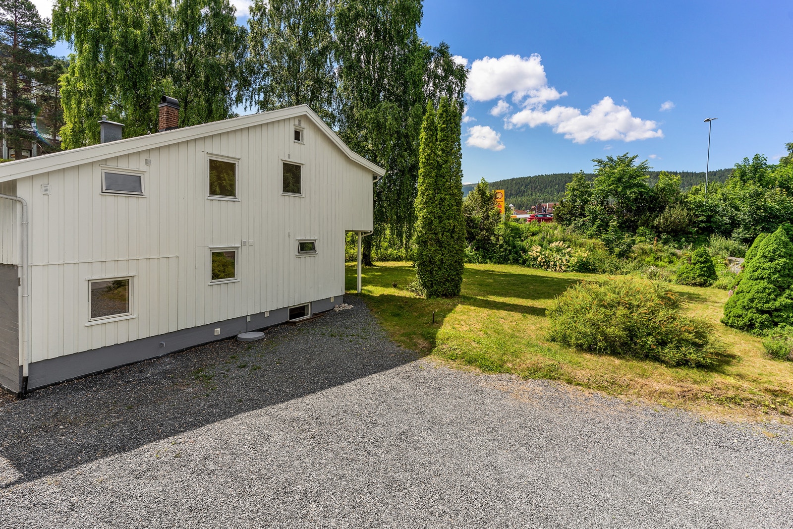 Boligen har flere gratis parkeringsplasser tilgjengelig for beboerne Galleribilde