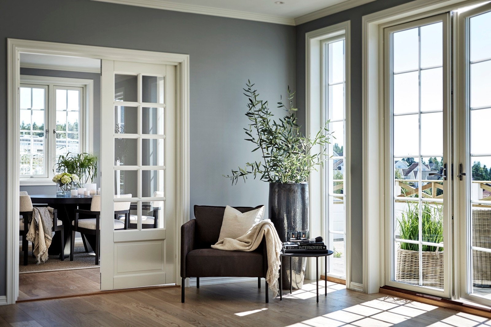 Boligene leveres i utgangspunktet med åpen løsning mellom stue og kjøkken men kan selvsagt leveres avdelt med dobbel dør. Galleribilde