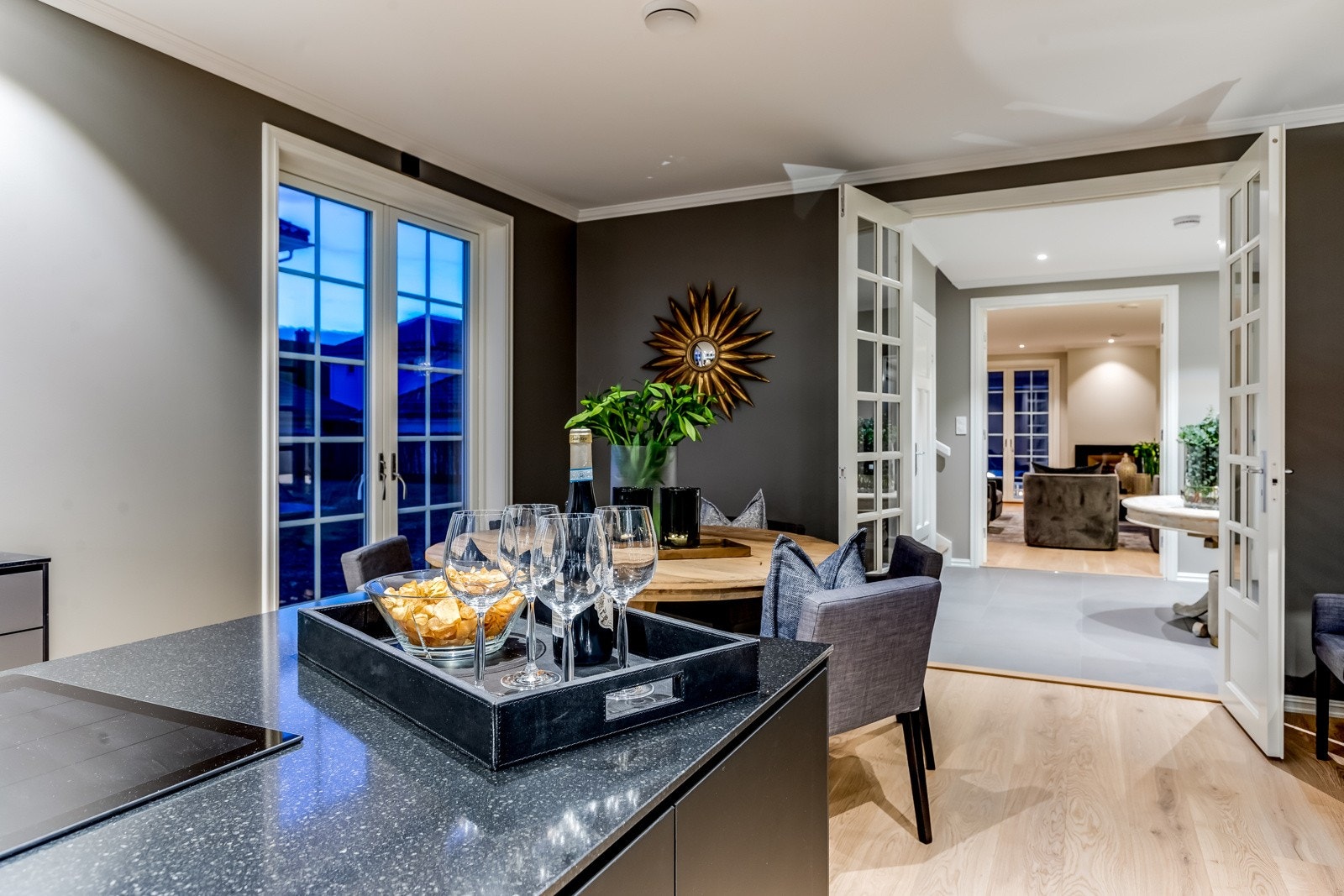 Bildene som benyttes i presentasjonen er fra andre hus Riis Bygg har oppført og er ment som illustrasjon. Det kan være avvik mot leveransen. Galleribilde