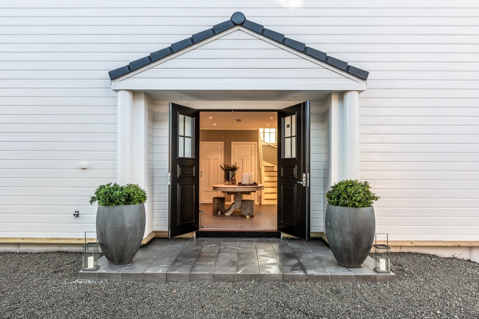 Velkommen inn! Bildene som benyttes i presentasjonen er fra andre hus Riis Bygg har oppført og er ment som illustrasjon. Det kan være avvik mot leveransen. Galleribilde