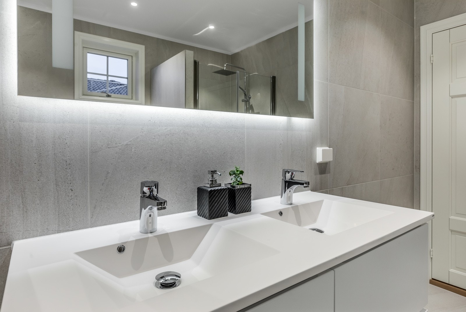 Bildene som benyttes i presentasjonen er fra andre hus Riis Bygg har oppført og er ment som illustrasjon. Det kan være avvik mot leveransen. Galleribilde