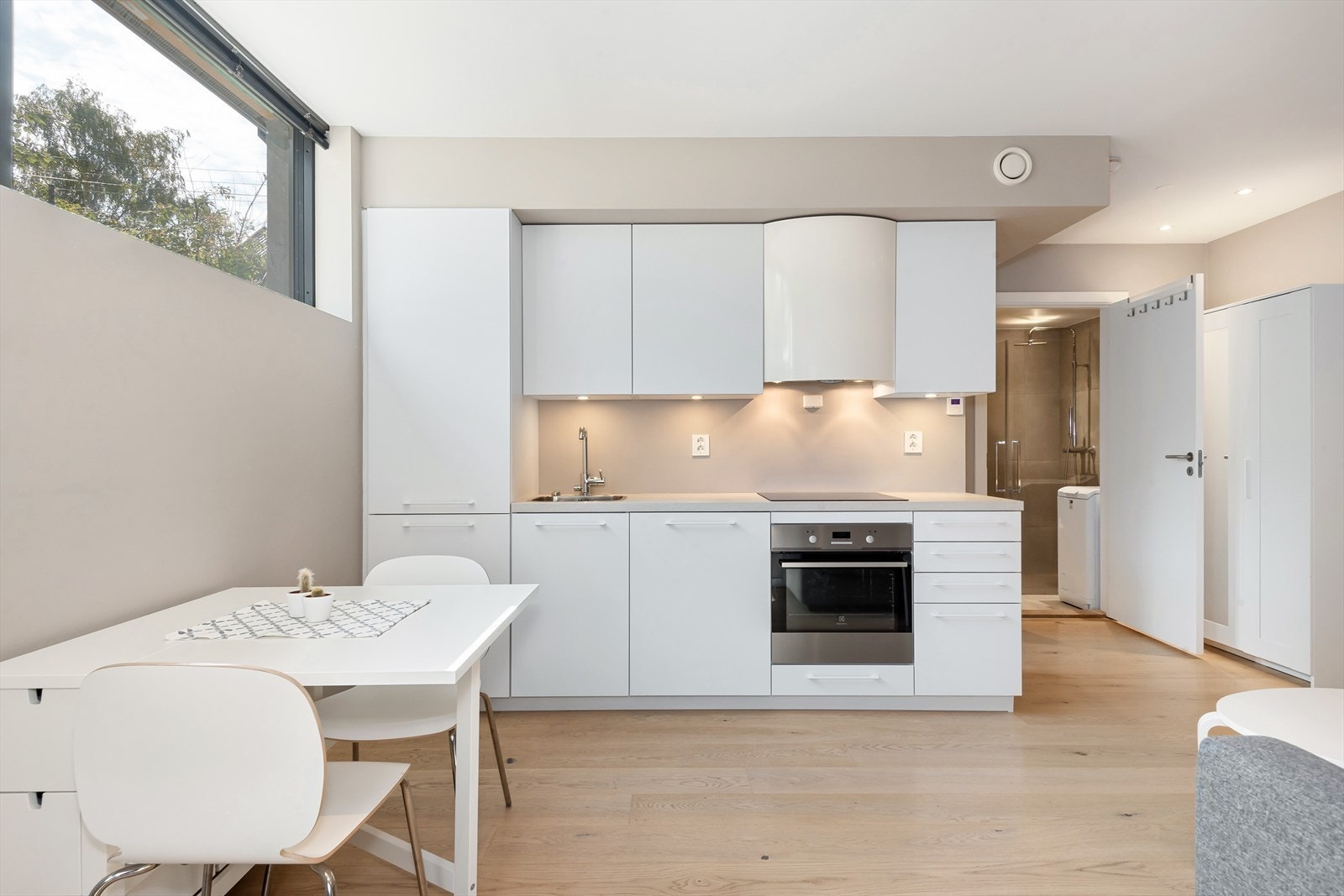 Kjøkken (med integrert oppvaskmaskin og kjøleskap/frys) Galleribilde