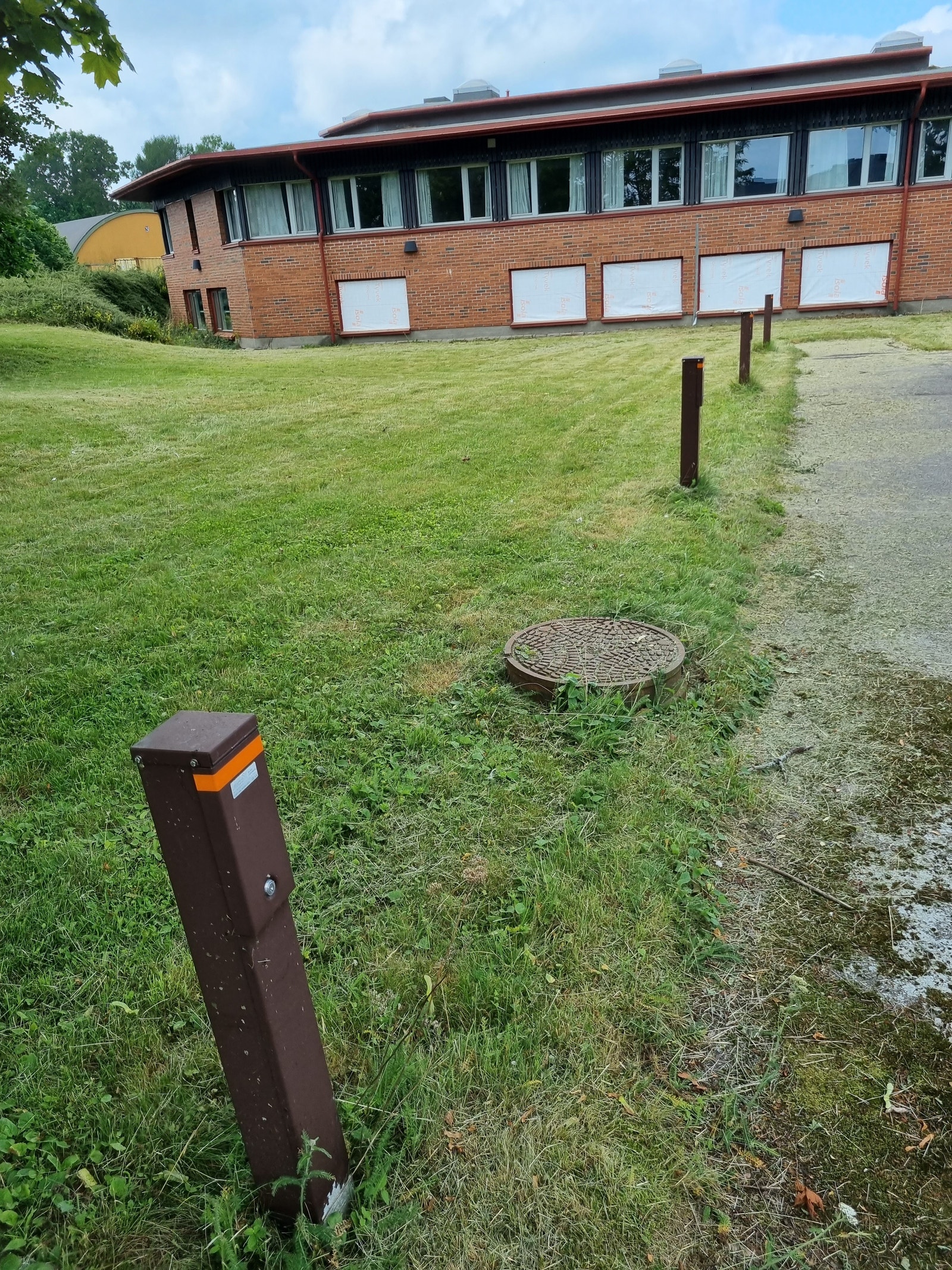 Schuko kontakter til å lade elbil. Galleribilde