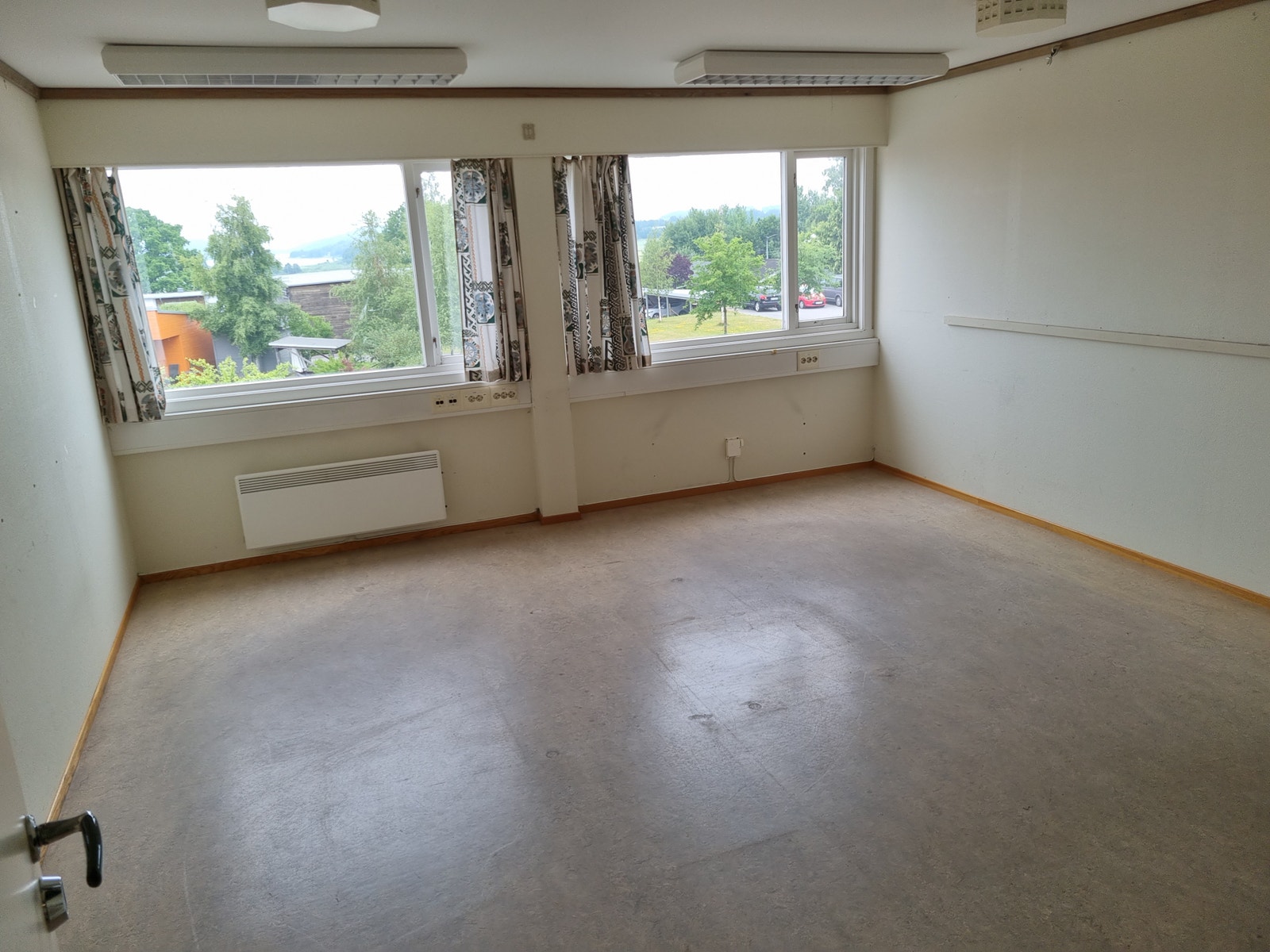 En av flere møterom/kontor/lager Galleribilde