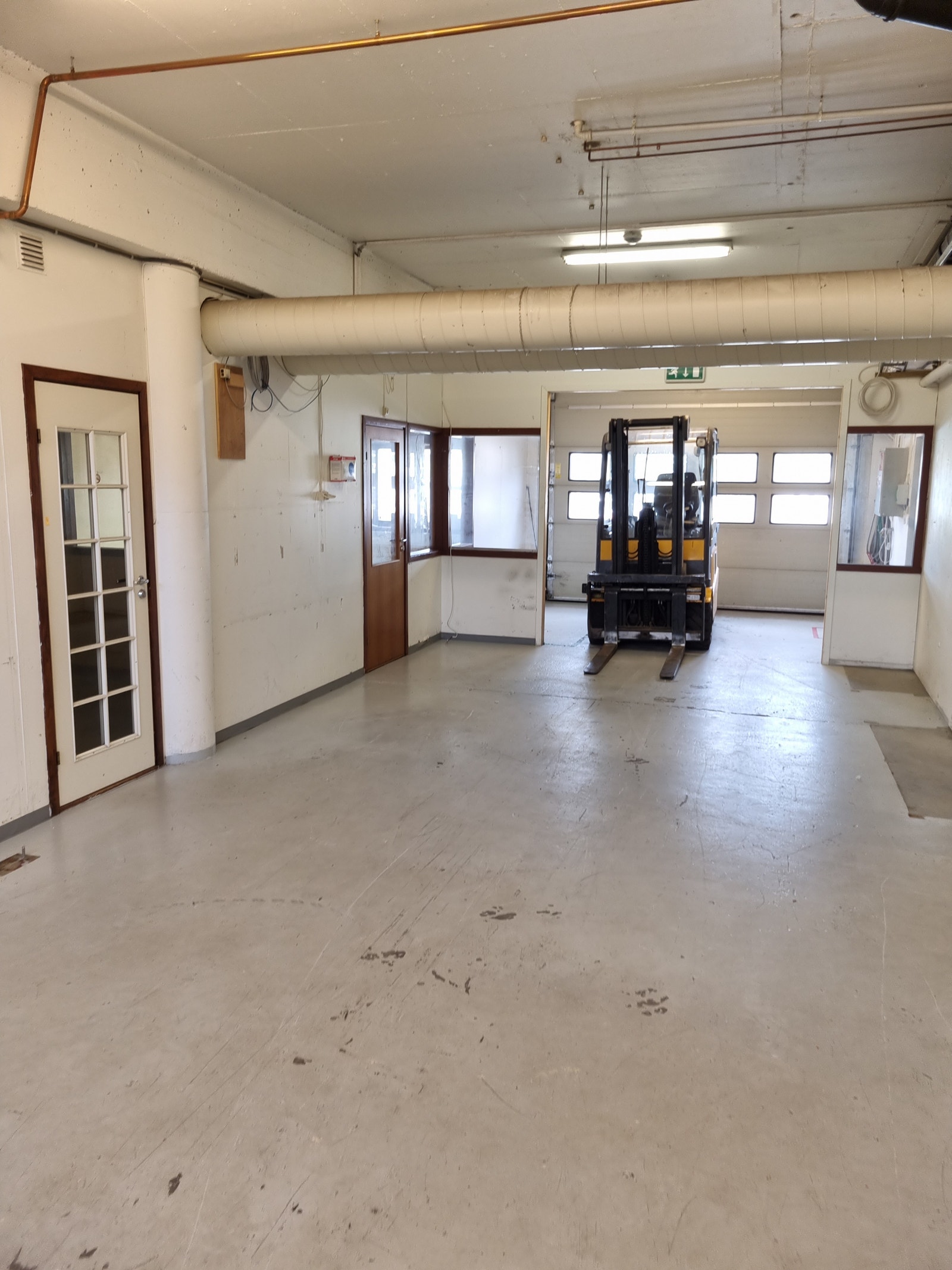 Lager/verksted. Truck følger ikke med. Galleribilde