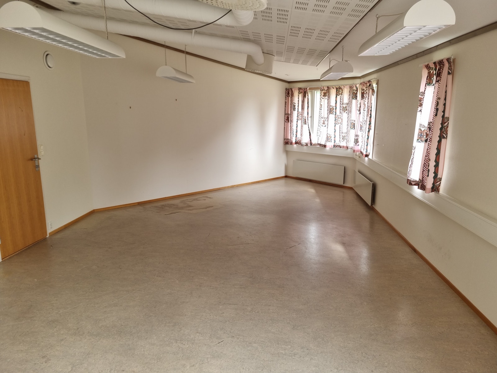 Lager/kontor. Galleribilde