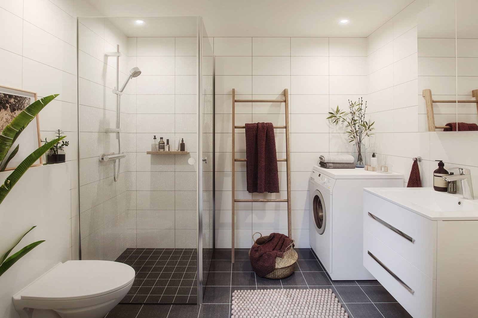 Romslig bad med opplegg for vaskemaskin. Merk av vaskemaskin ikke medfølger i leien, og at bildet er en illustrasjon. Avvik fra illustrasjonen kan forekomme. Galleribilde