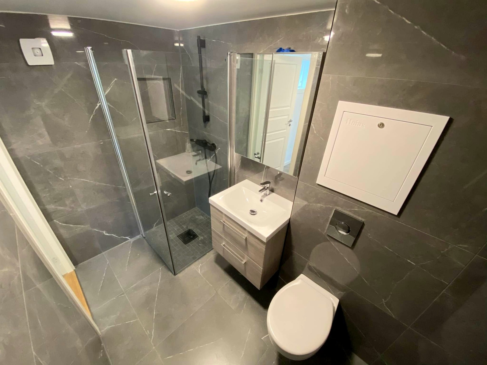 bad med vaskemaskin Galleribilde