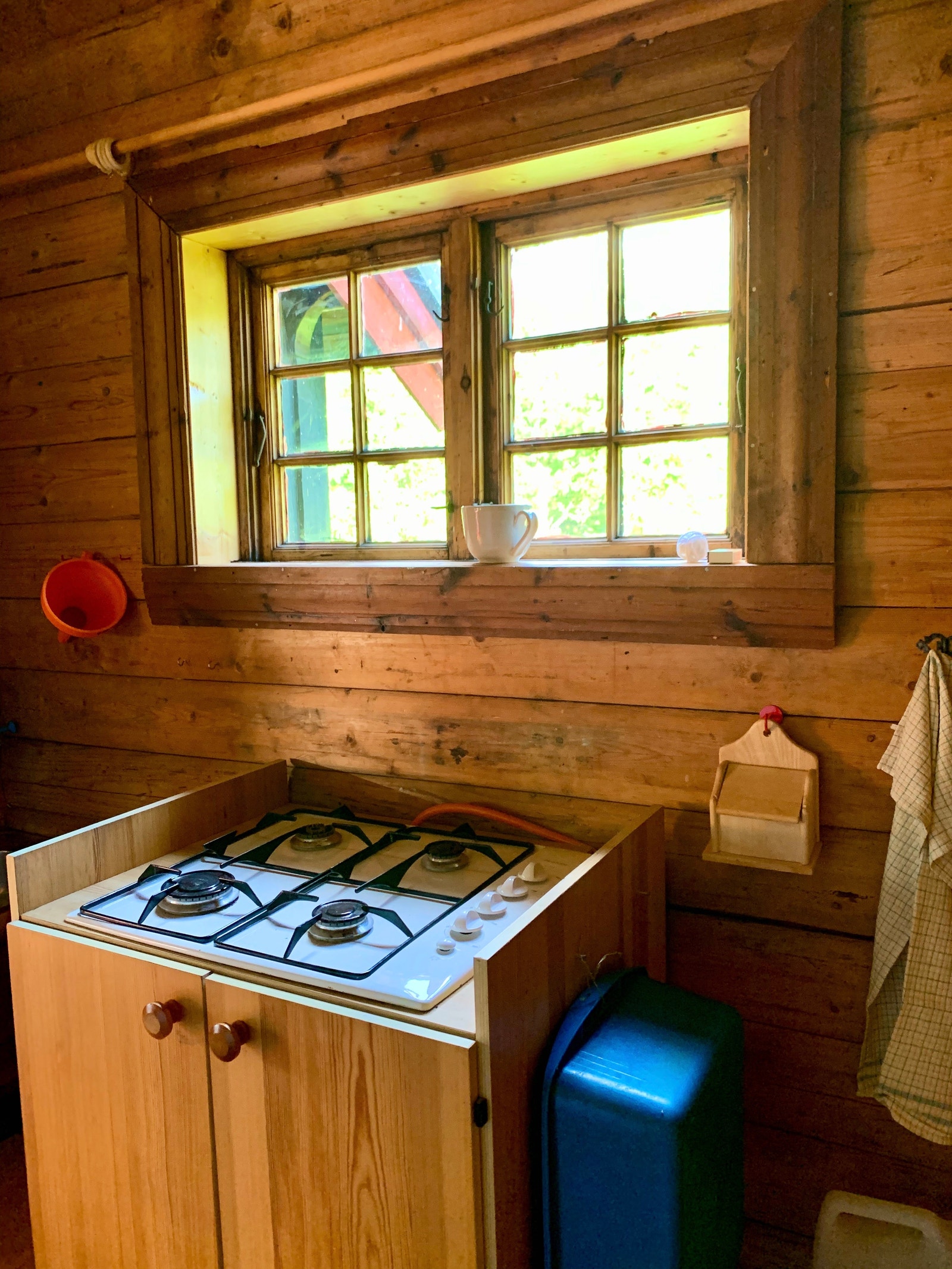 Vask (på kjøkkenet) som ikke er avbildet, vann fra kilde i ganske umiddelbar nærhet Galleribilde