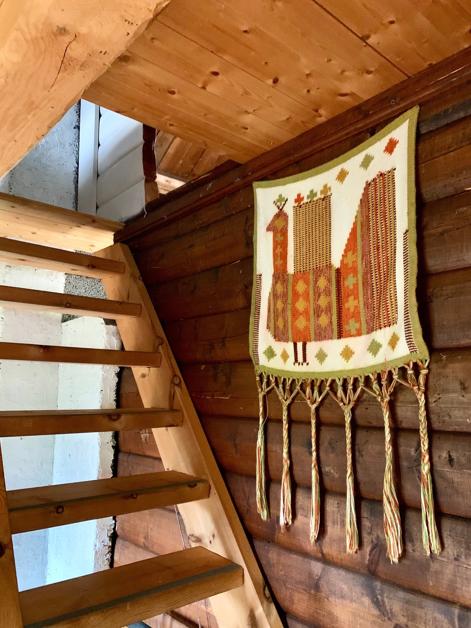 Opp til lukket hems, en hems til høyre og en til venstre. Galleribilde