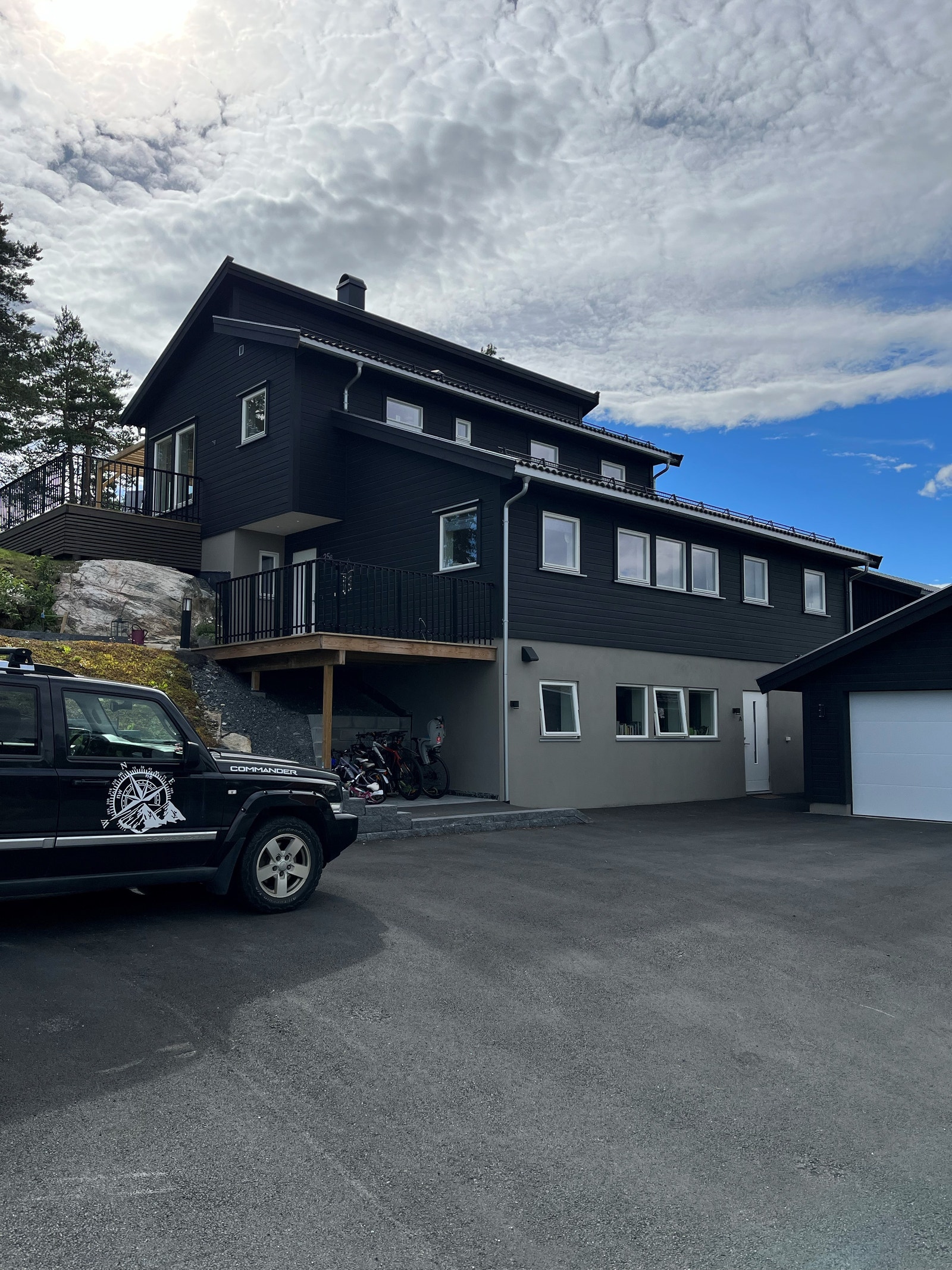 Egen inngang ved garasje Galleribilde