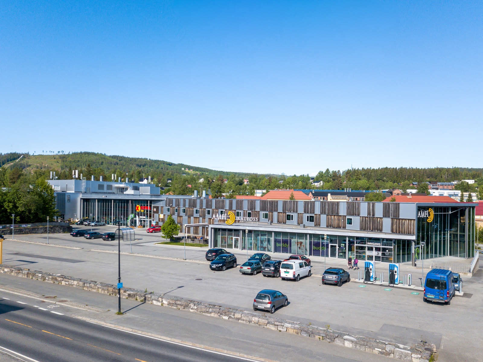 Kjøpesenteret Amfi ligger bare et steinkast unna. Foto: Miriam Sundby Galleribilde