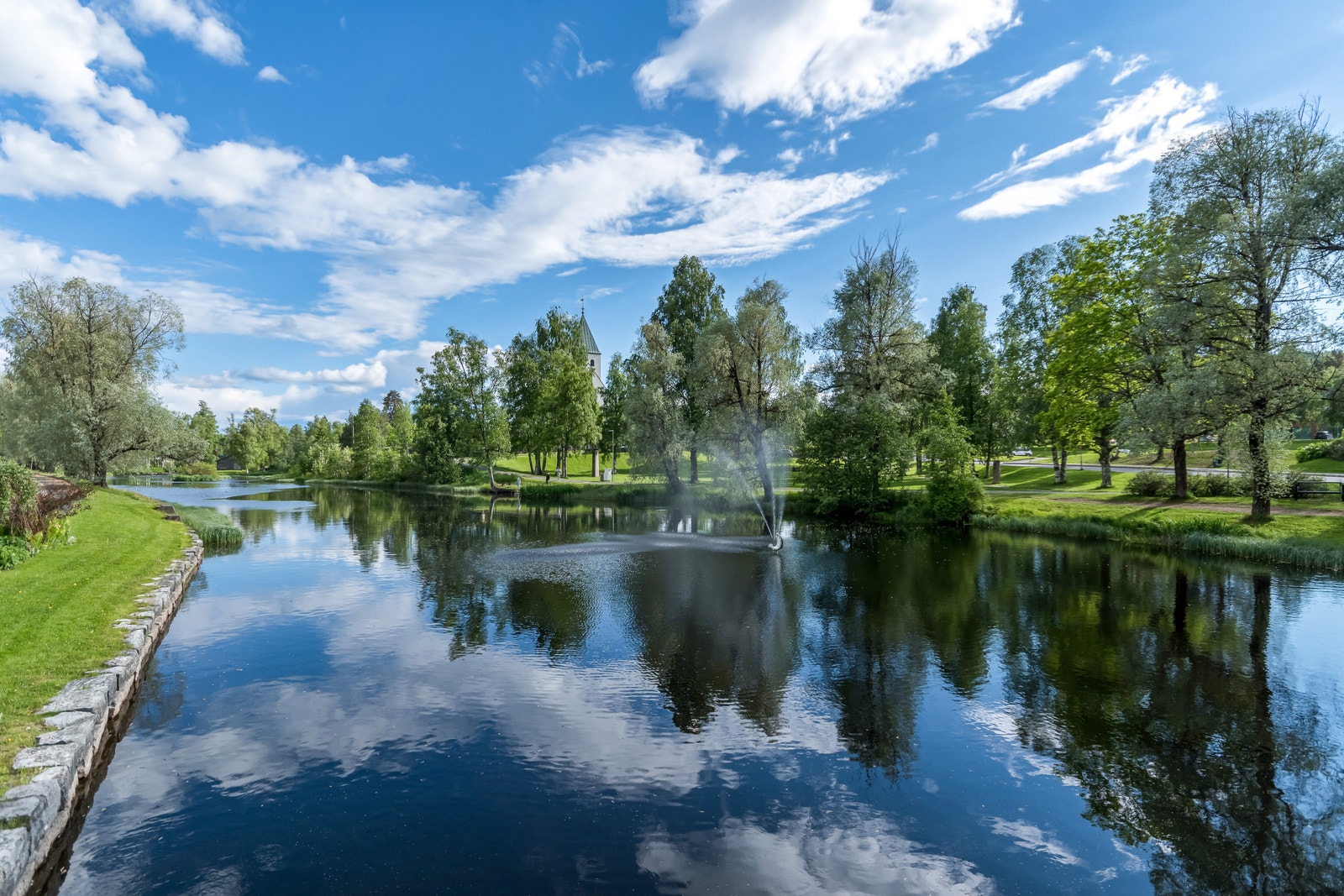 Skoledammen byr på idyll og rekreasjon. Foto: Miriam Sundby Galleribilde