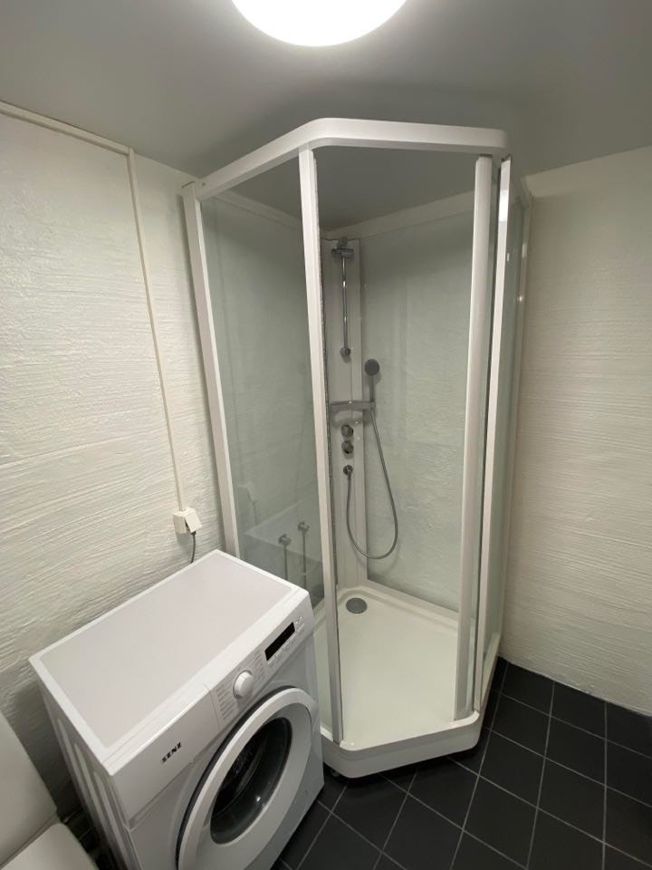 Bad. Vaskemaskin medfølger. Galleribilde