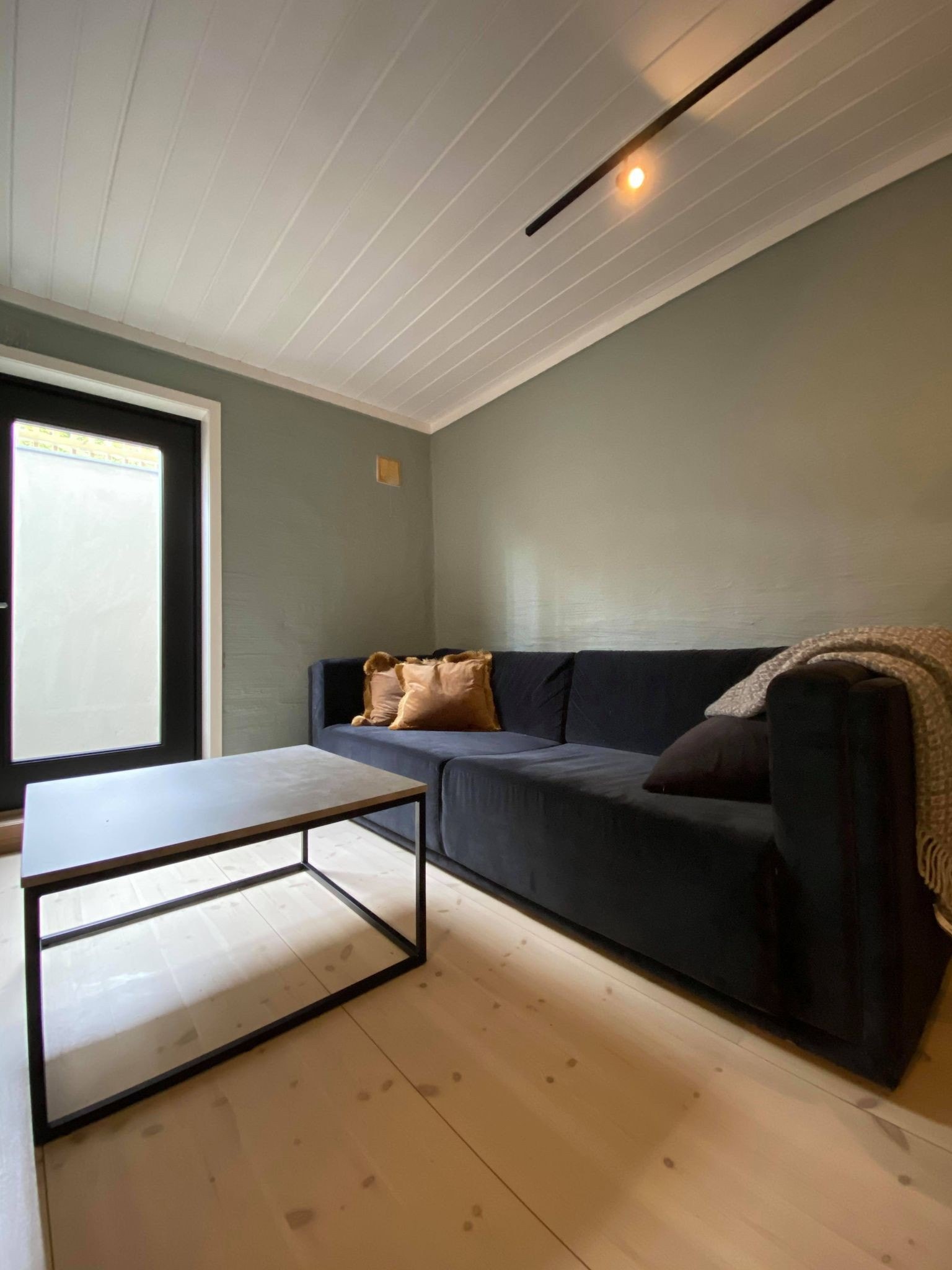 Sofa og salongbord medfølger Galleribilde