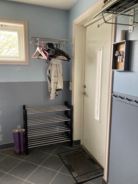 Egen inngang til hybelleilighet, rikelig med garderobeplass Galleribilde