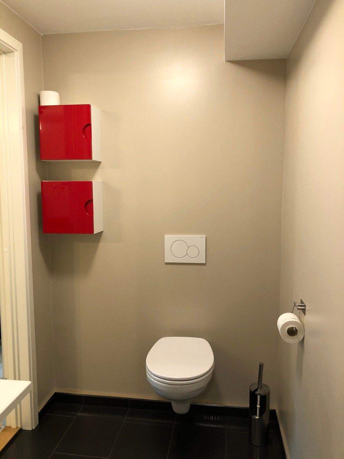 Toalett med vaskemaskin og tørketrommel Galleribilde