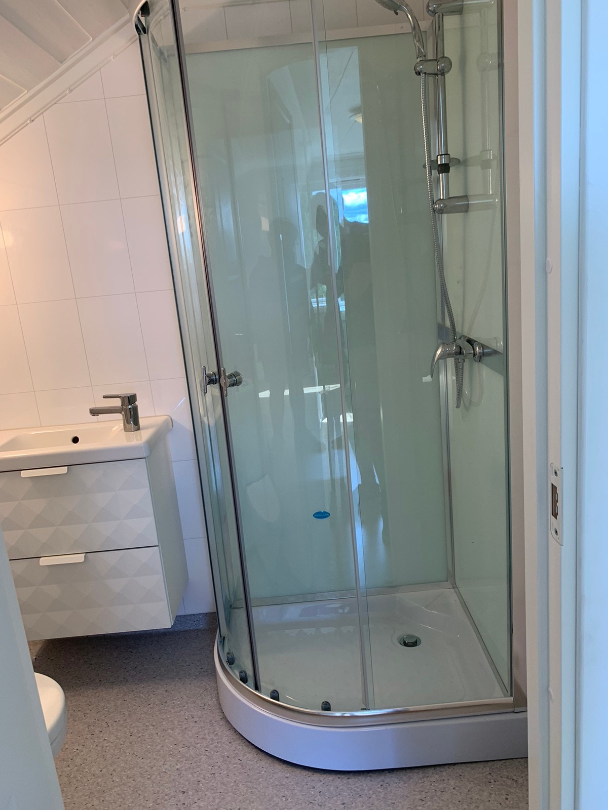 Nytt bad med gulvvarme Galleribilde