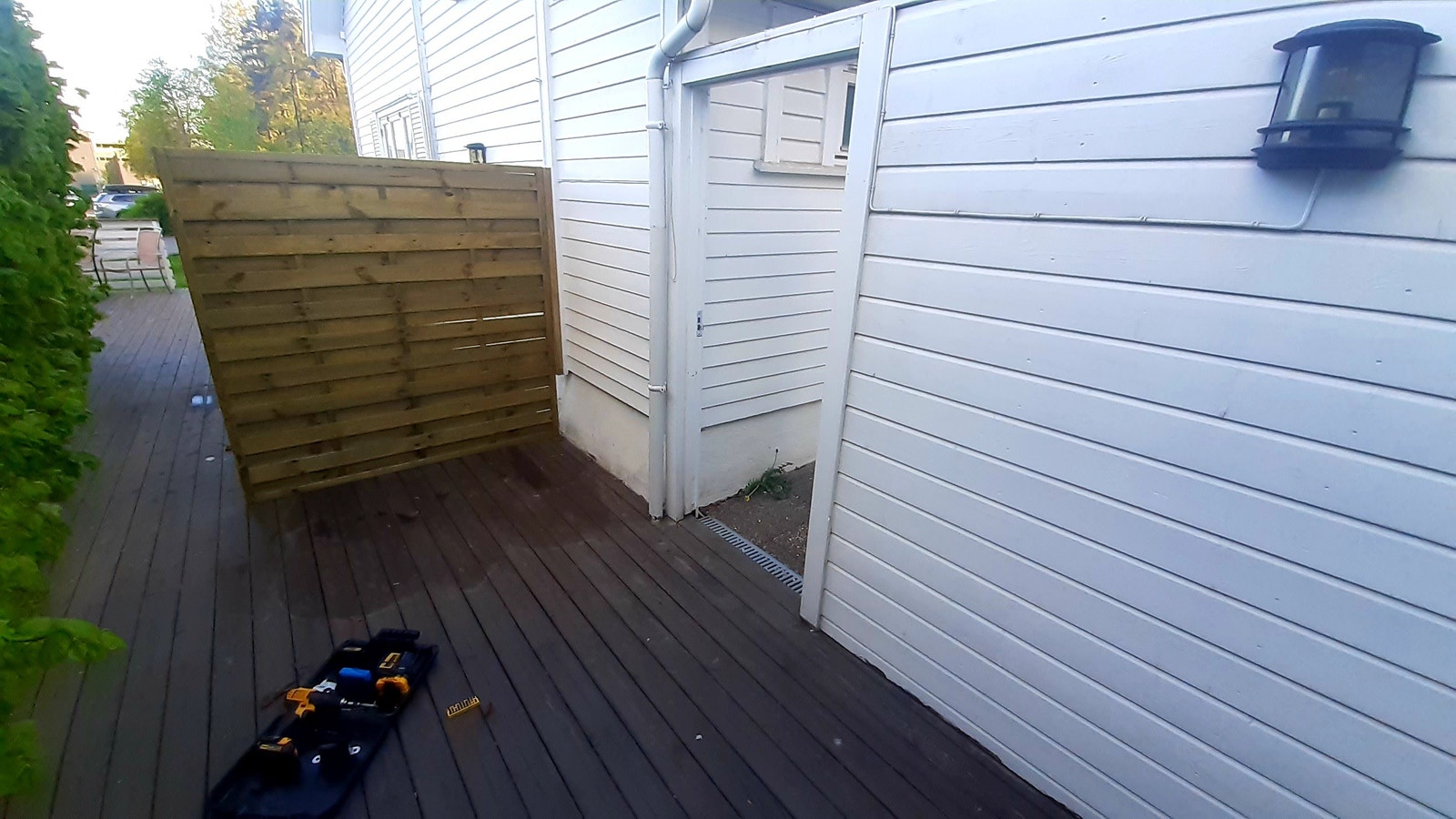 En liten uteplass som leietaker disponerer. Galleribilde