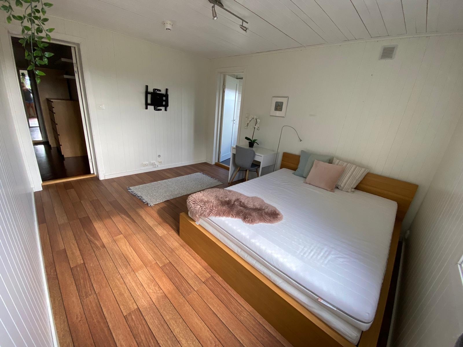 Rom 3, 8900 (en suite) Galleribilde