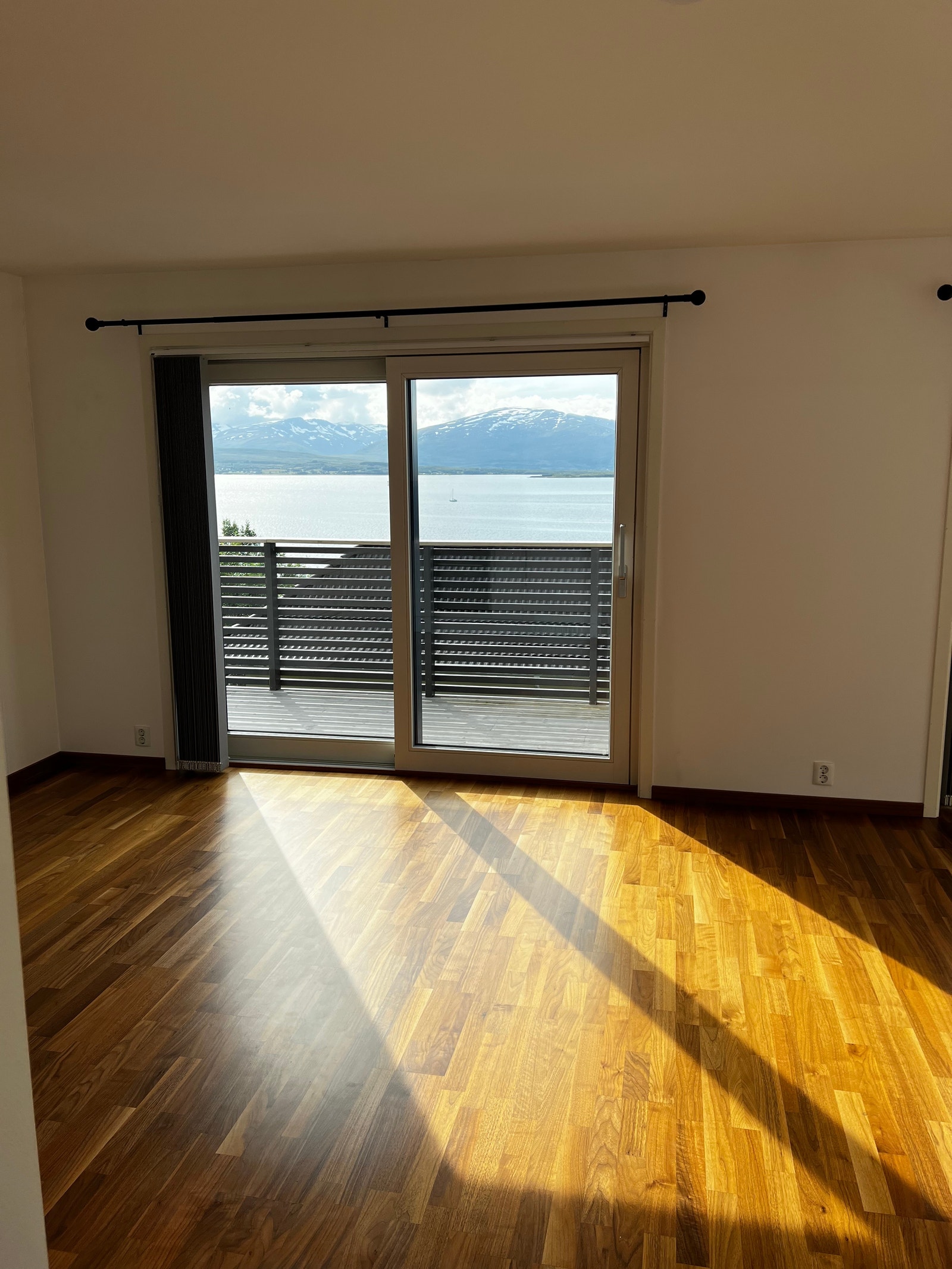 Utsikt fra stue/kjøkken Galleribilde