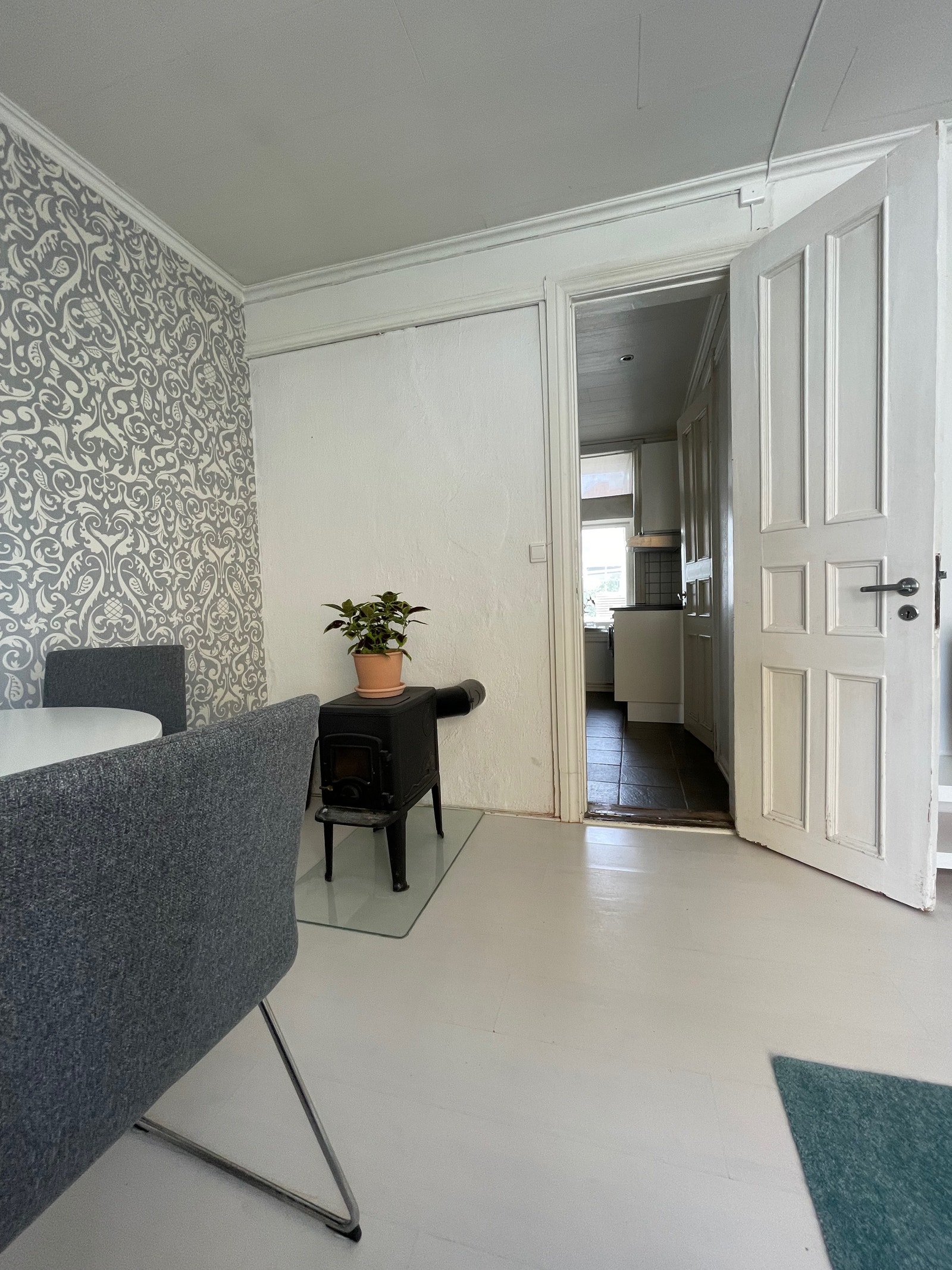 Fra stue mot kjøkken Galleribilde