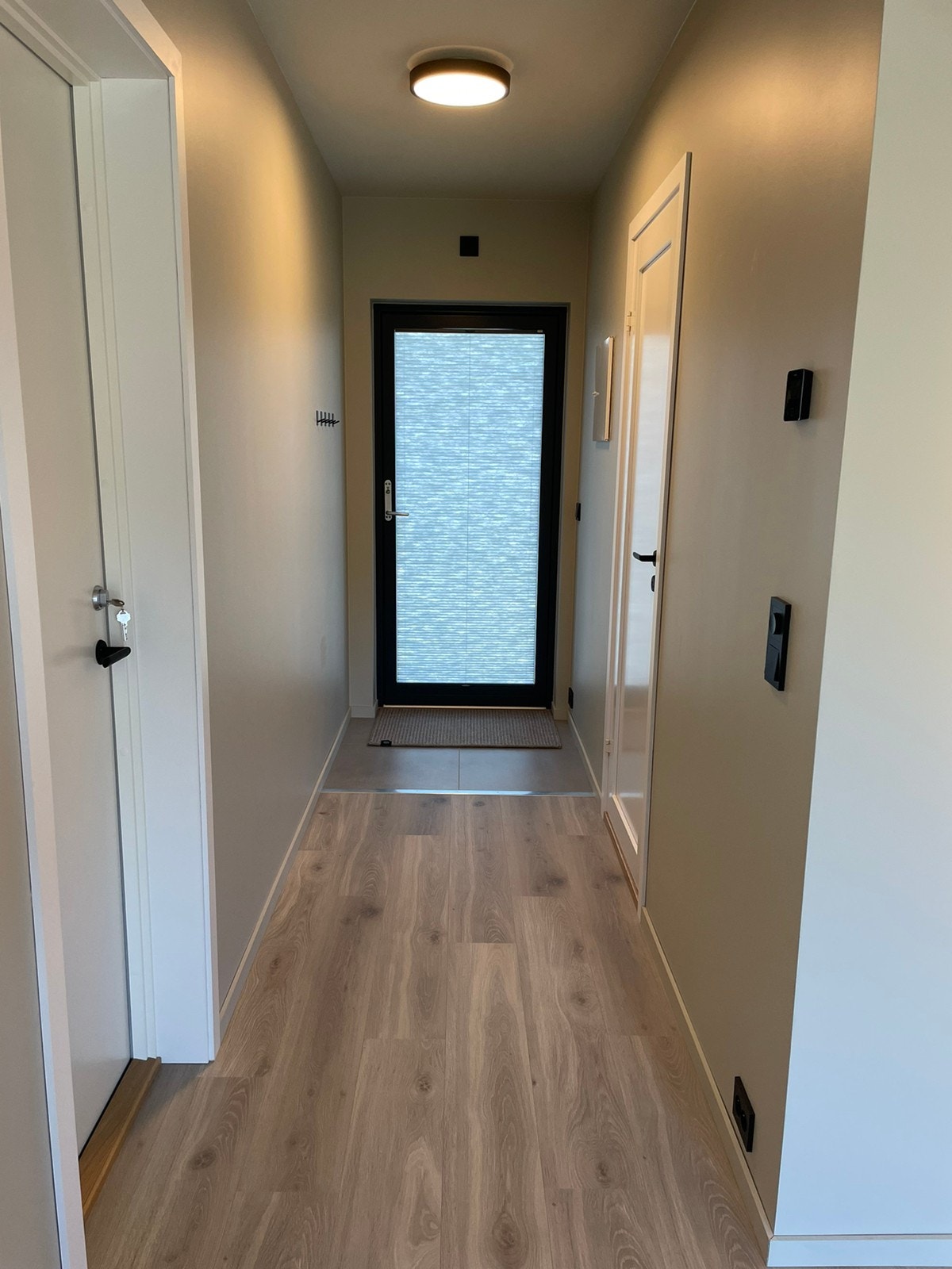 Entre. Solskjerming fra Kjells Markiser. Galleribilde