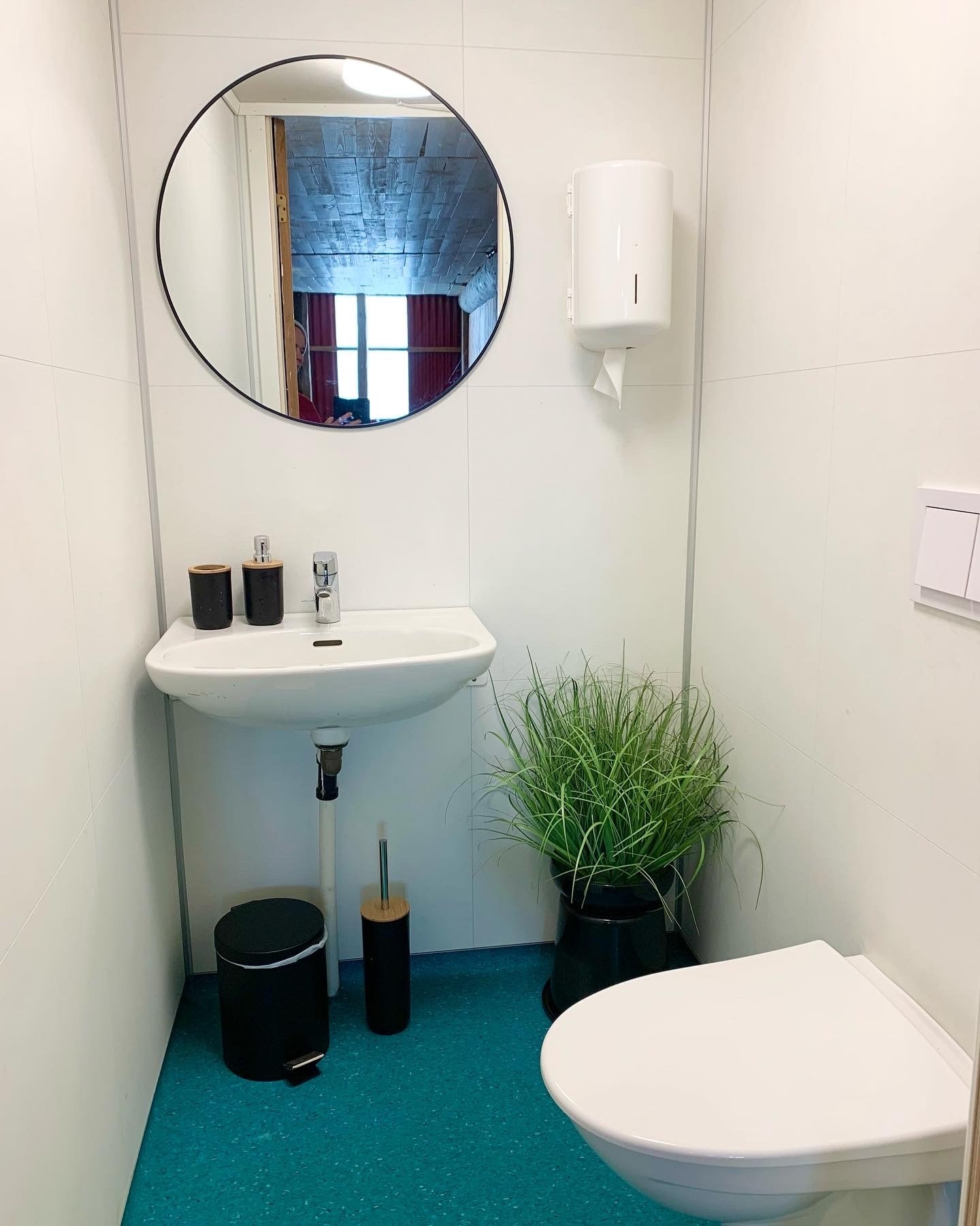 Toalett i bryggekjelleren Galleribilde