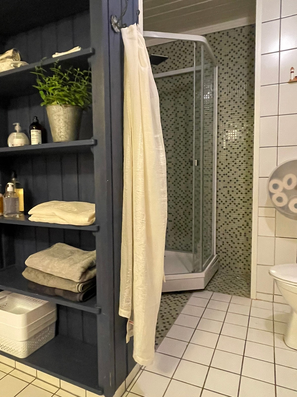 ...og massevis av skap- og hylleplass Galleribilde