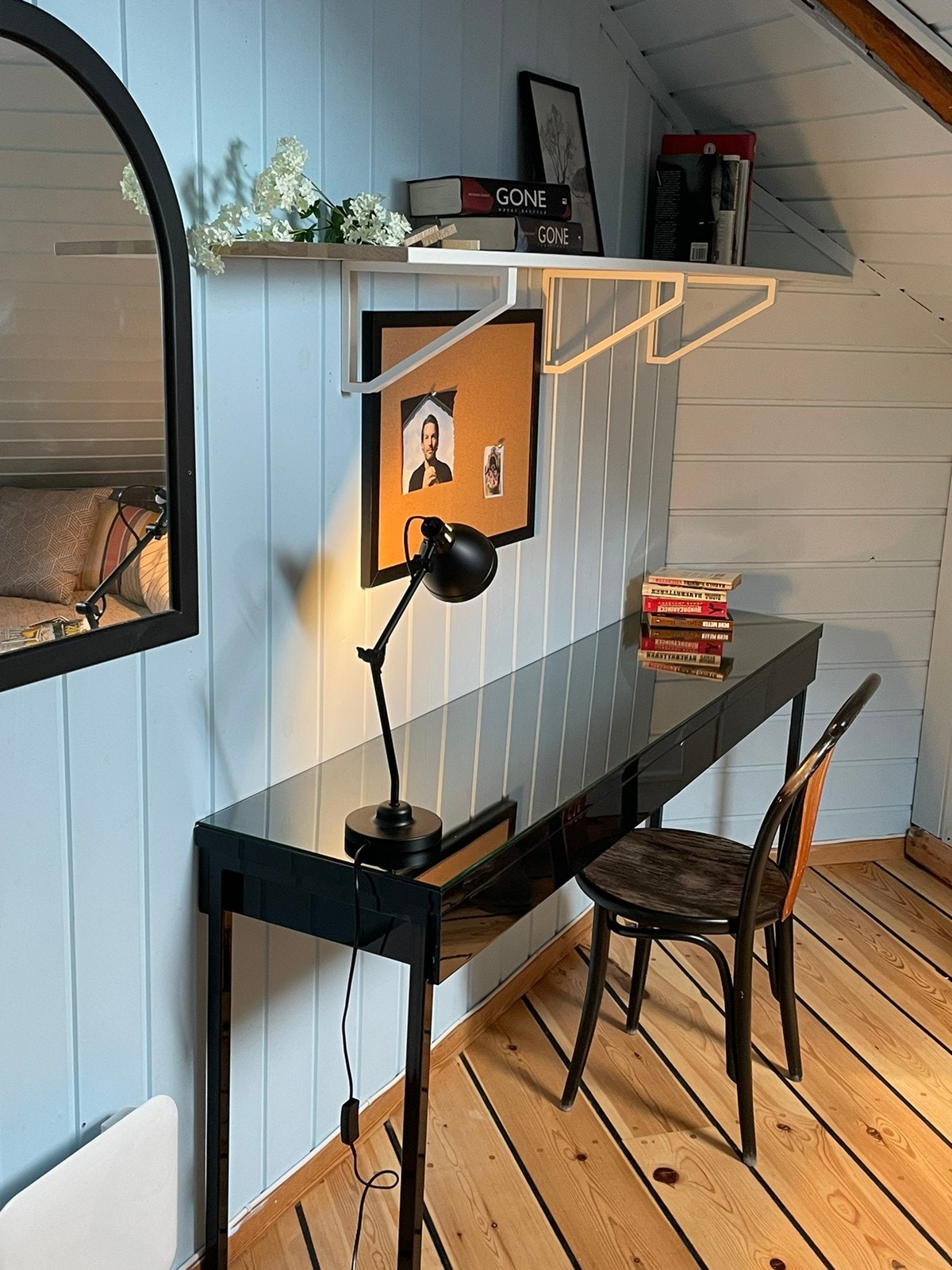 Hybel 2: UTLEID Galleribilde