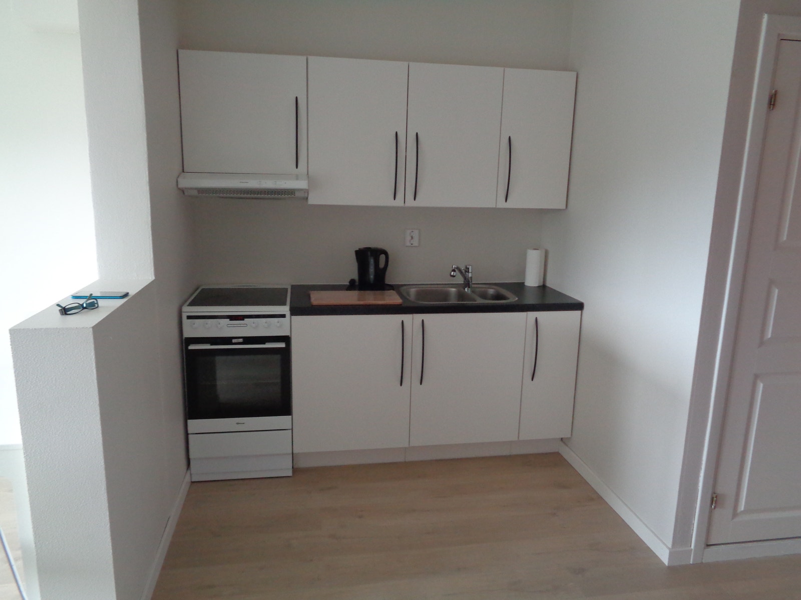 Kjøkken (komfyr og vask del) Galleribilde